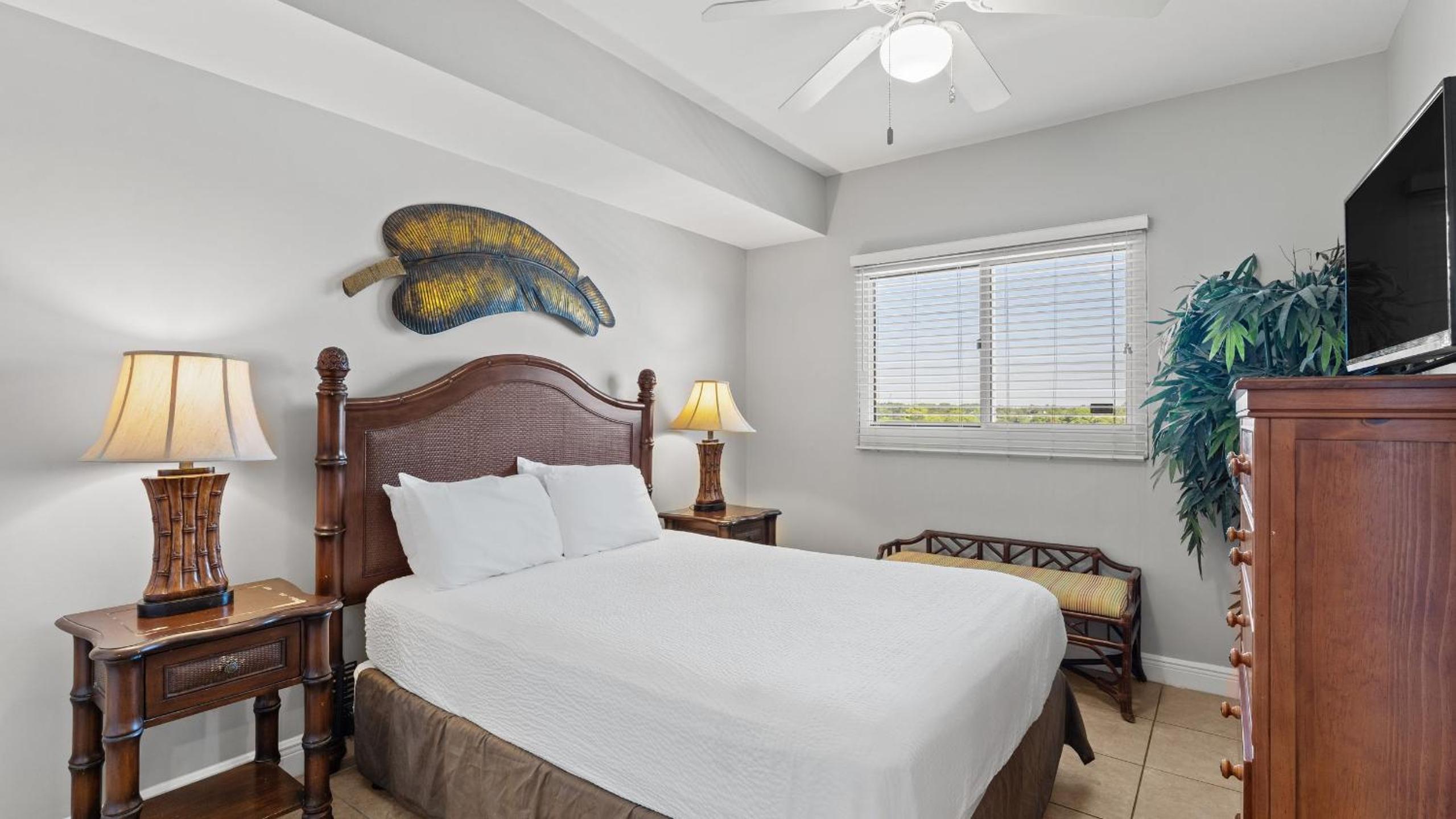 2 Beachfront Condos BBQ Balconies Resort Pool Hot Tub Direct Beach Access