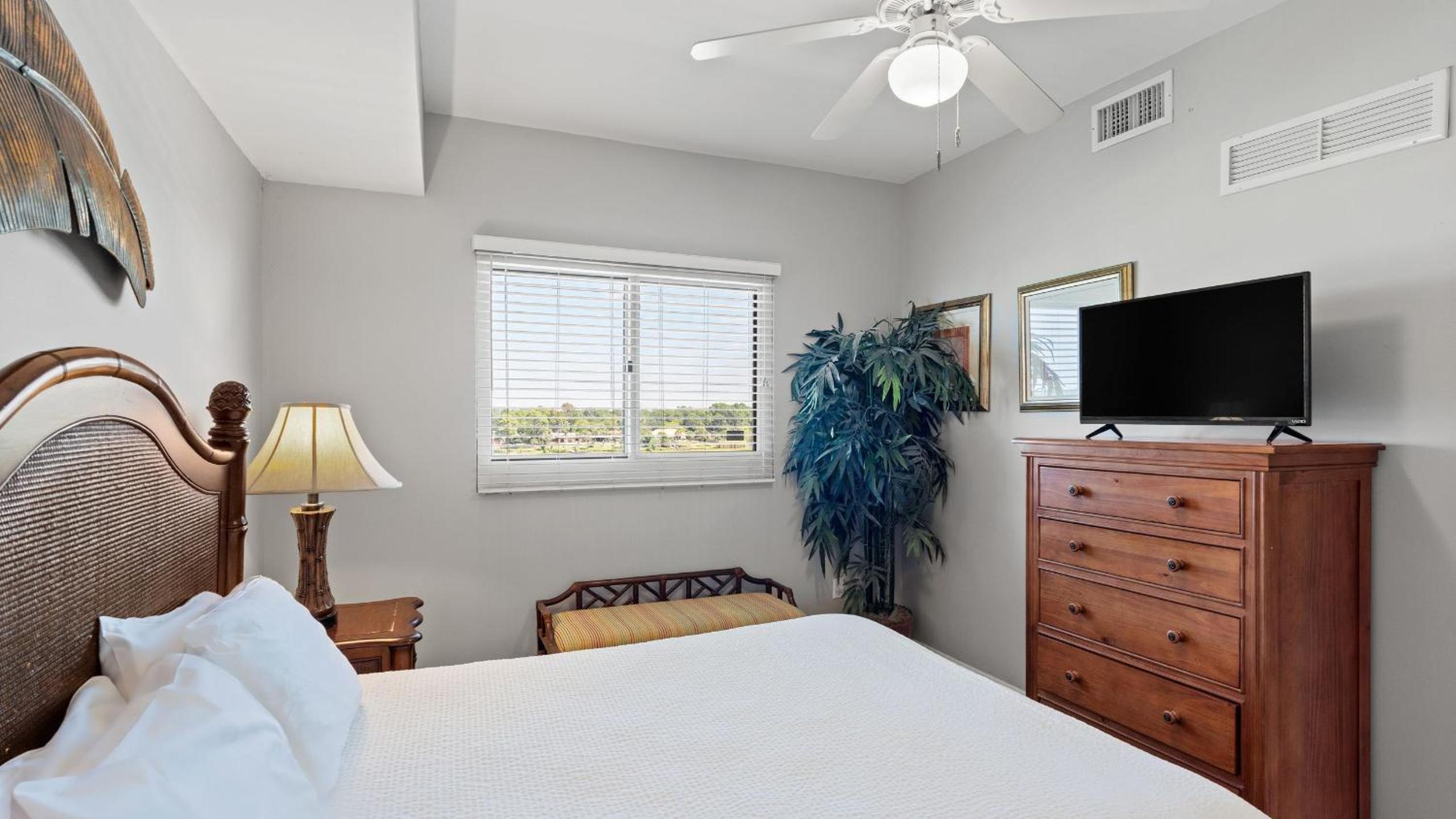 2 Beachfront Condos BBQ Balconies Resort Pool Hot Tub Direct Beach Access