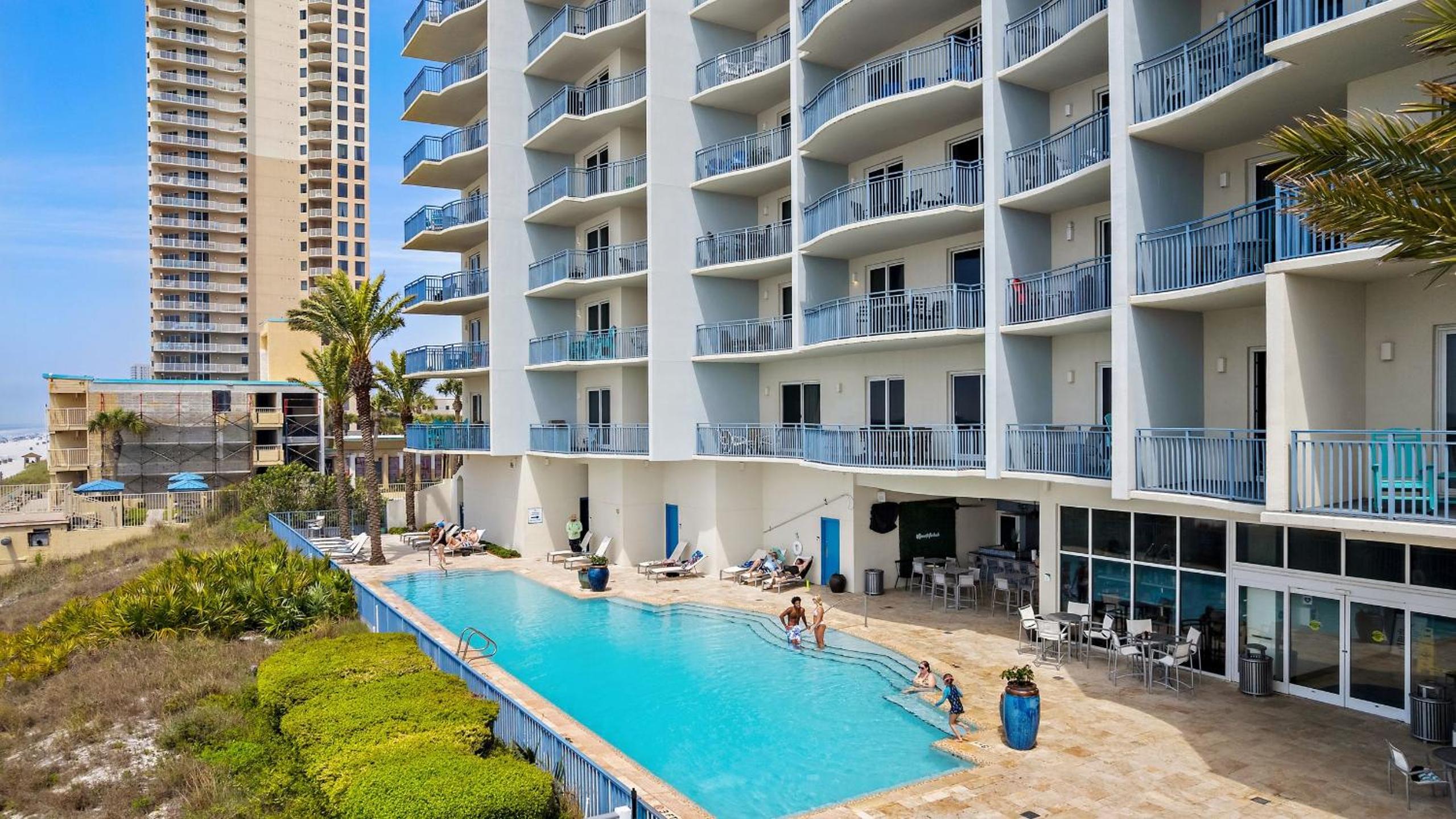 2 Beachfront Condos BBQ Balconies Resort Pool Hot Tub Direct Beach Access