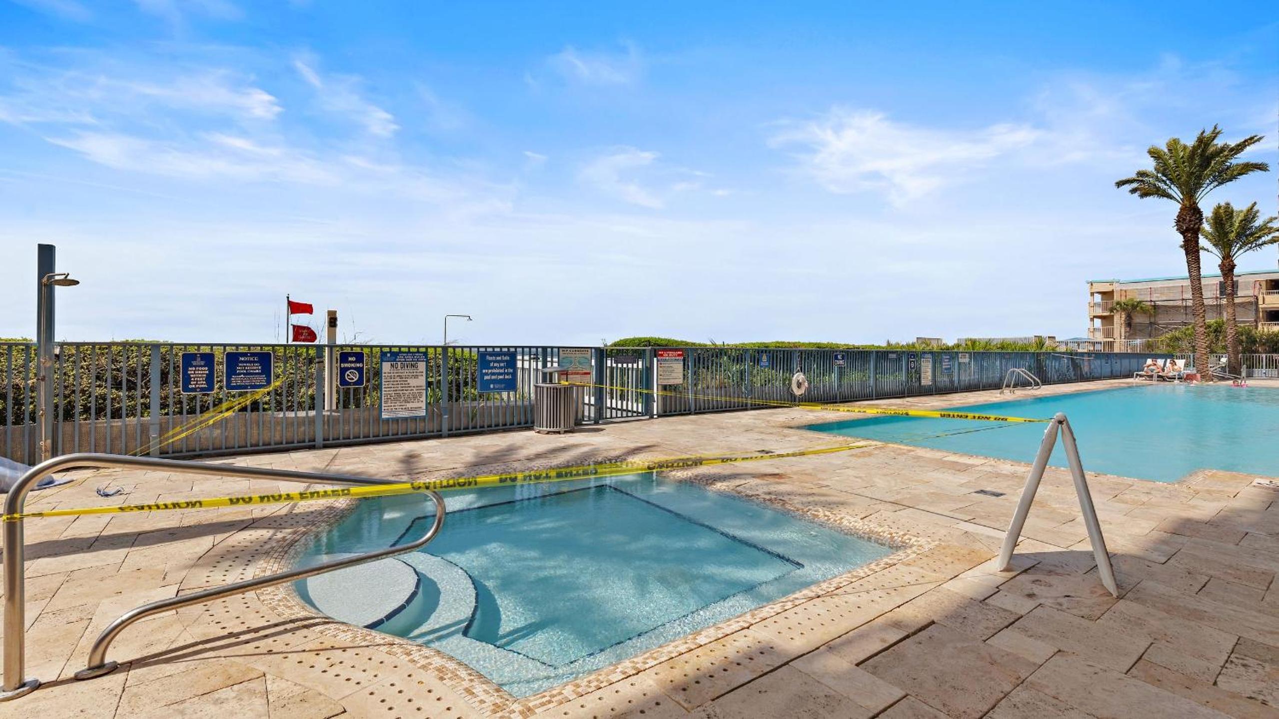 2 Beachfront Condos BBQ Balconies Resort Pool Hot Tub Direct Beach Access