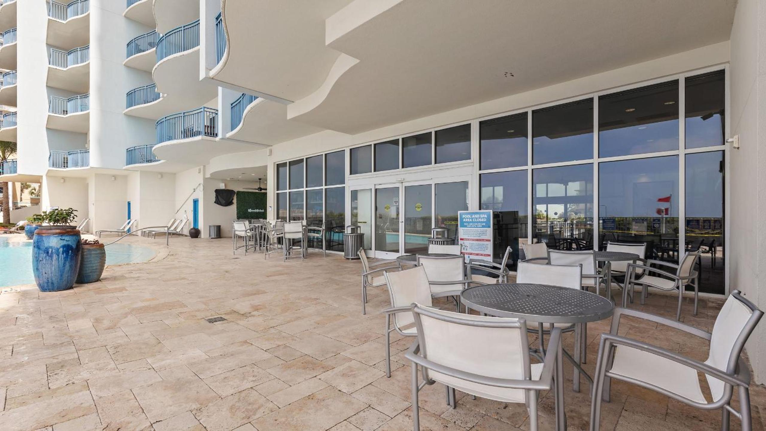 2 Beachfront Condos BBQ Balconies Resort Pool Hot Tub Direct Beach Access