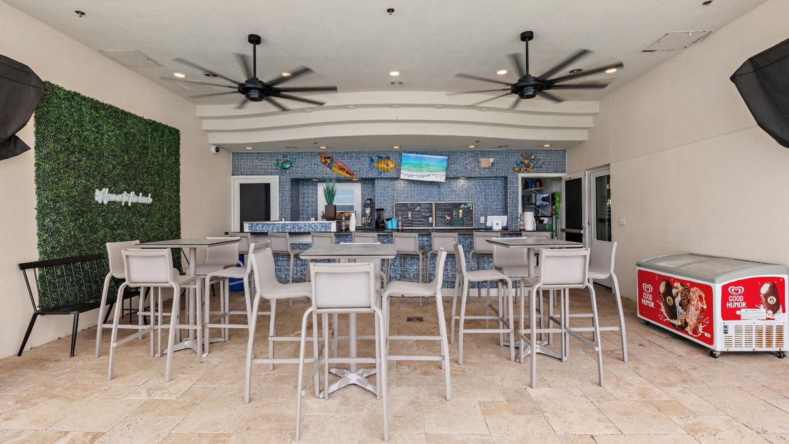 2 Beachfront Condos BBQ Balconies Resort Pool Hot Tub Direct Beach Access