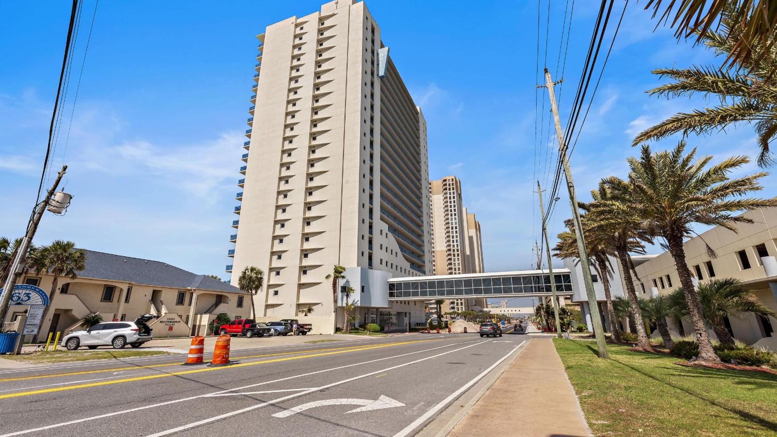 2 Beachfront Condos BBQ Balconies Resort Pool Hot Tub Direct Beach Access