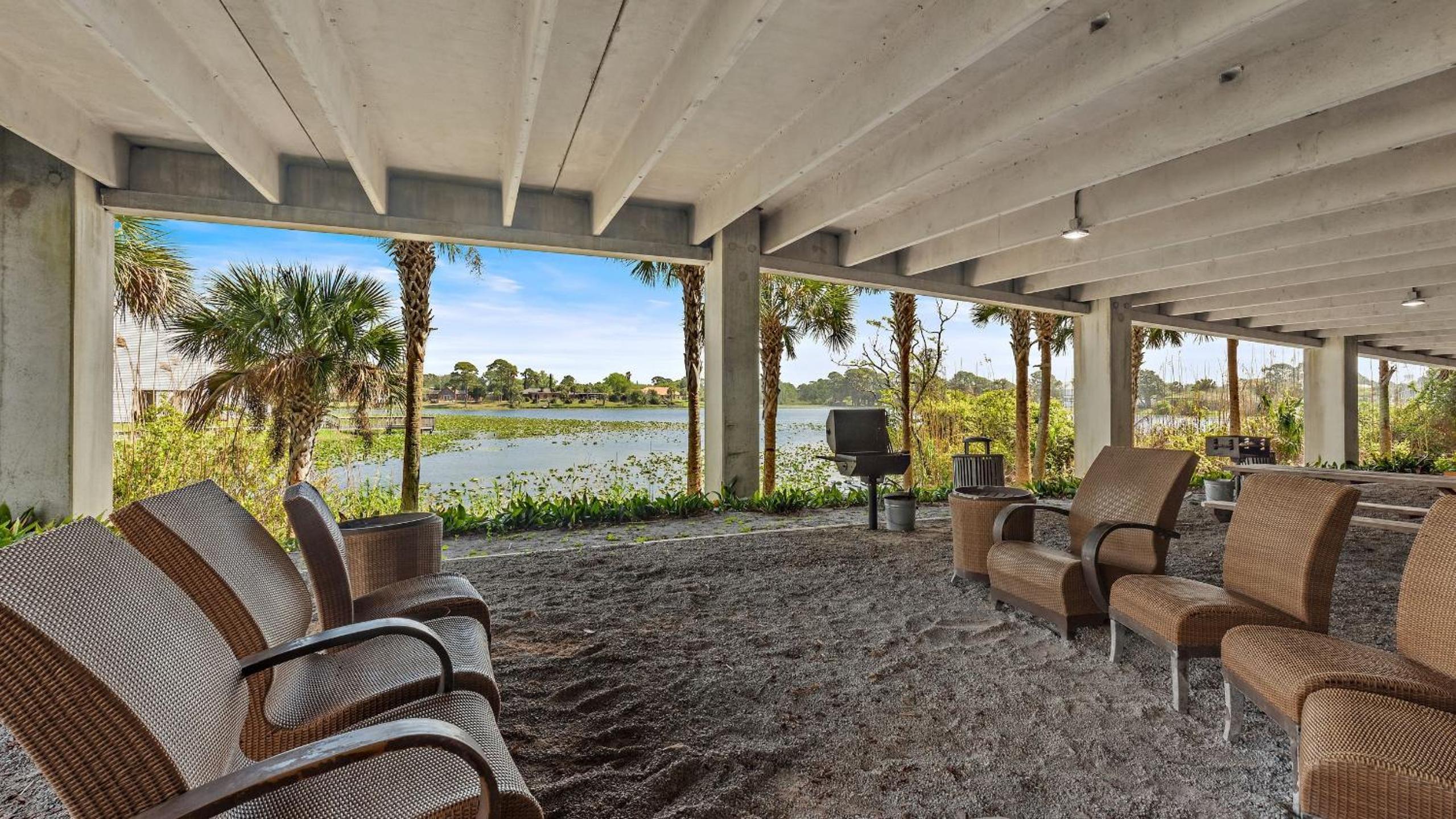 2 Beachfront Condos BBQ Balconies Resort Pool Hot Tub Direct Beach Access