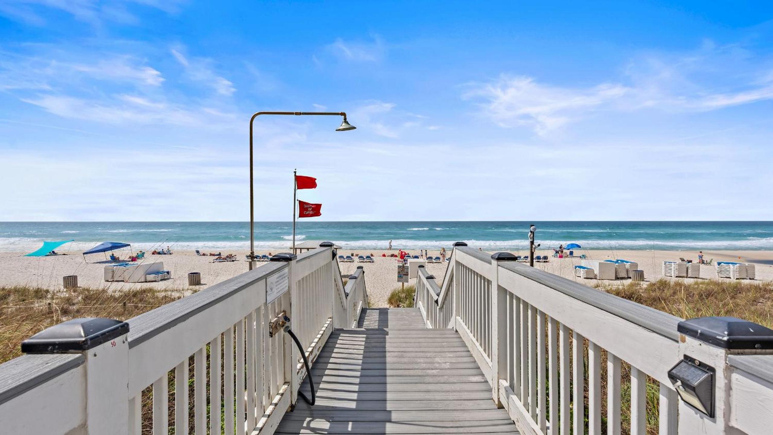 2 Beachfront Condos BBQ Balconies Resort Pool Hot Tub Direct Beach Access