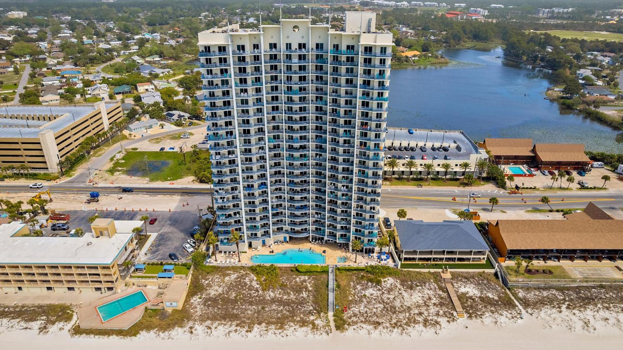 2 Beachfront Condos BBQ Balconies Resort Pool Hot Tub Direct Beach Access