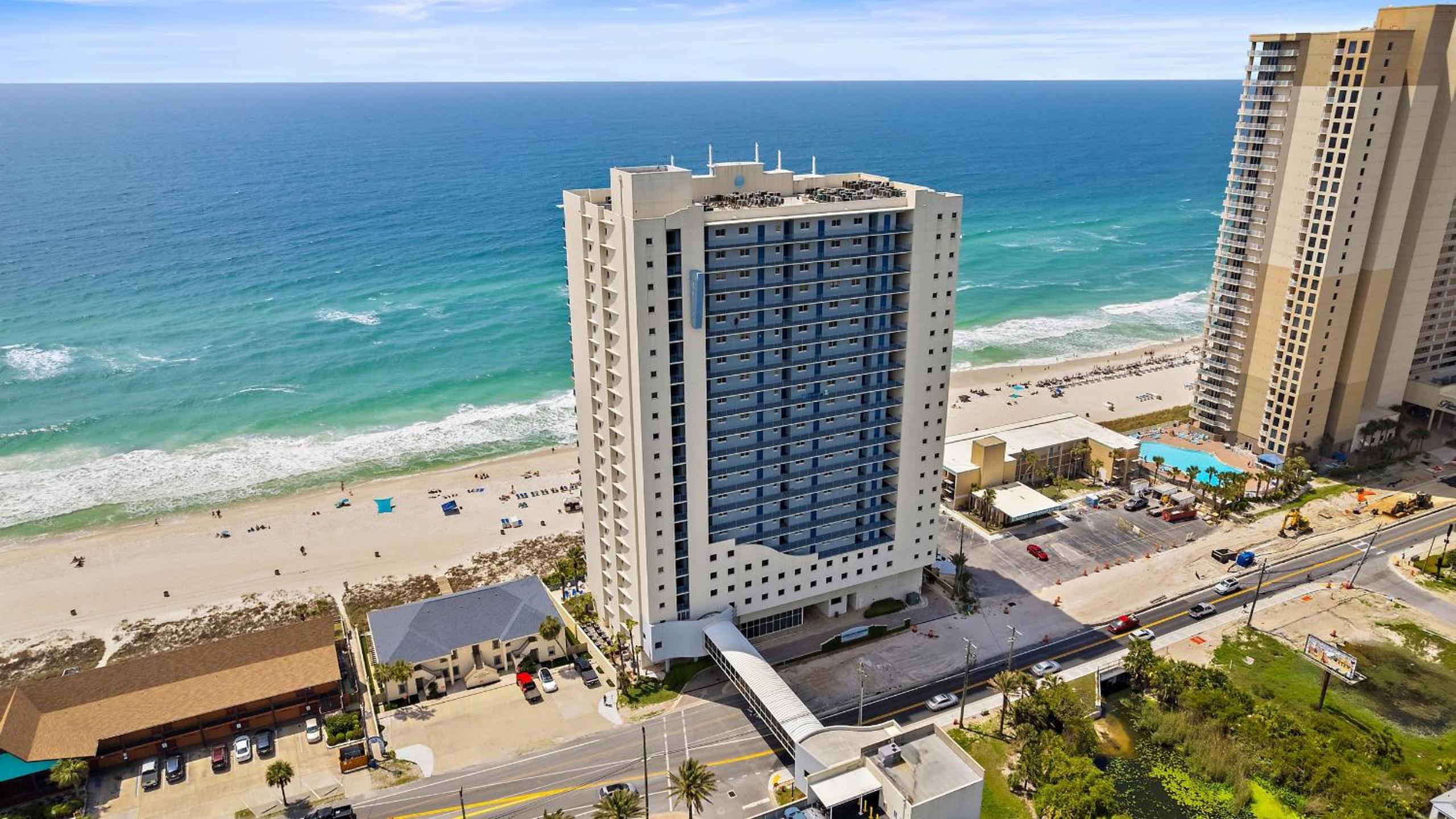 2 Beachfront Condos BBQ Balconies Resort Pool Hot Tub Direct Beach Access
