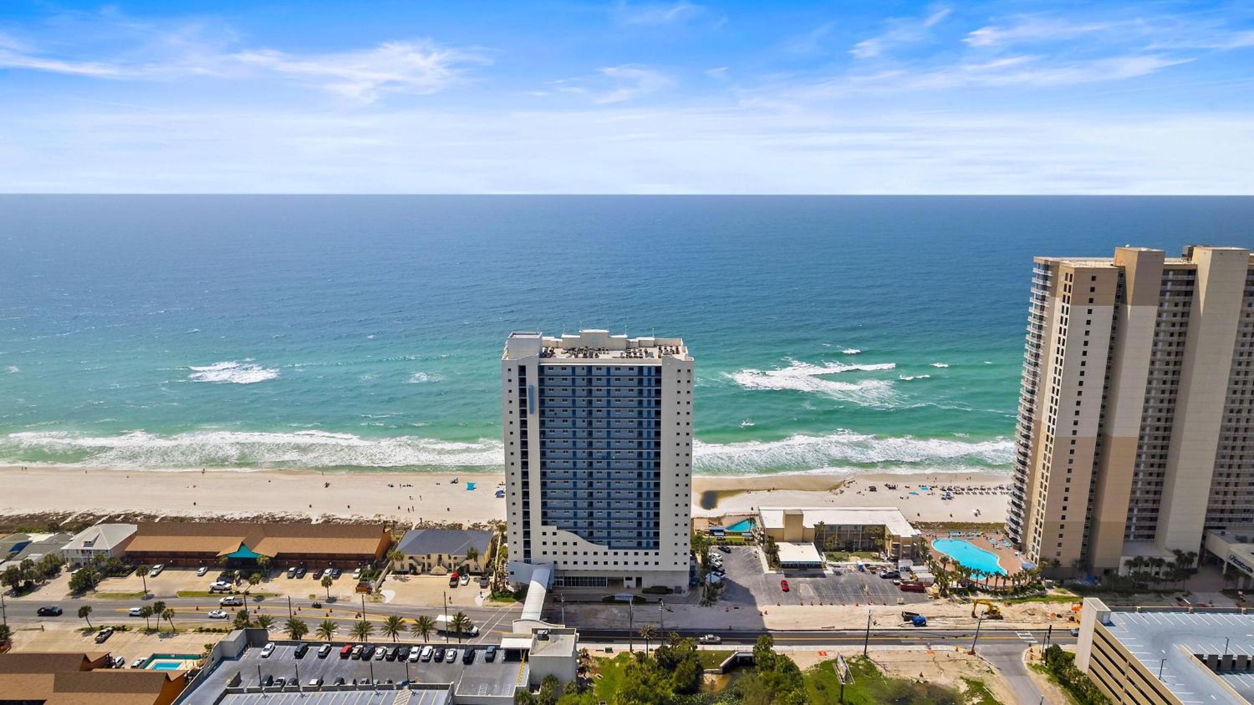 2 Beachfront Condos BBQ Balconies Resort Pool Hot Tub Direct Beach Access