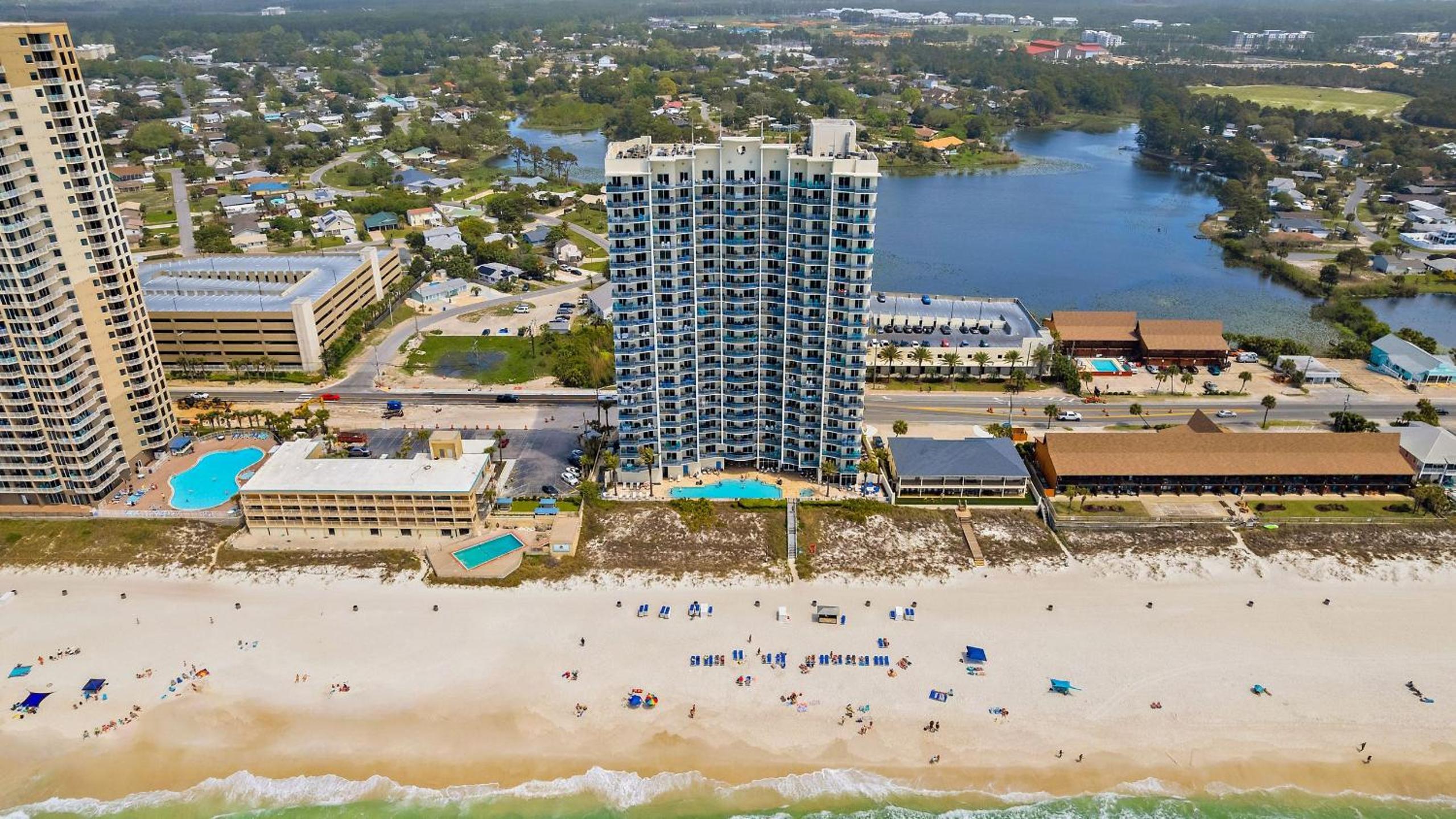 2 Beachfront Condos BBQ Balconies Resort Pool Hot Tub Direct Beach Access