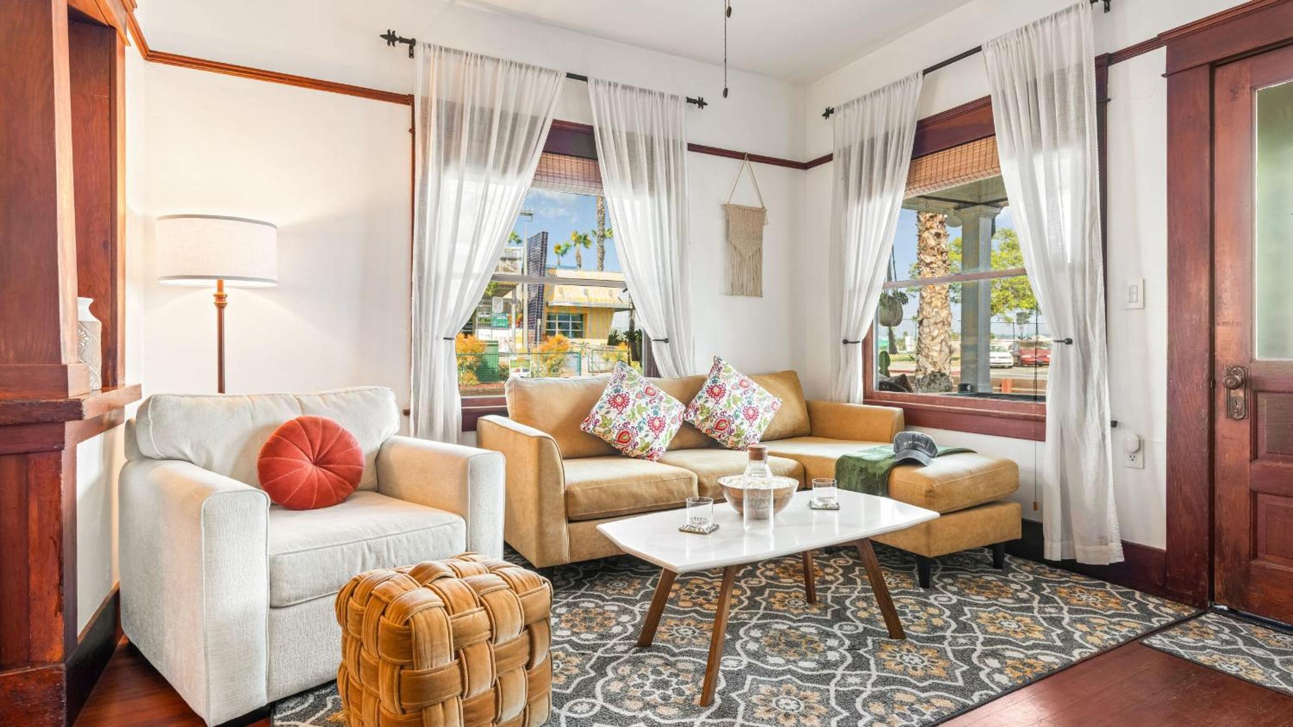 Classic San Diego Home w Outdoor Lounge Vintage Charm Casa Craftsman by Avantstay