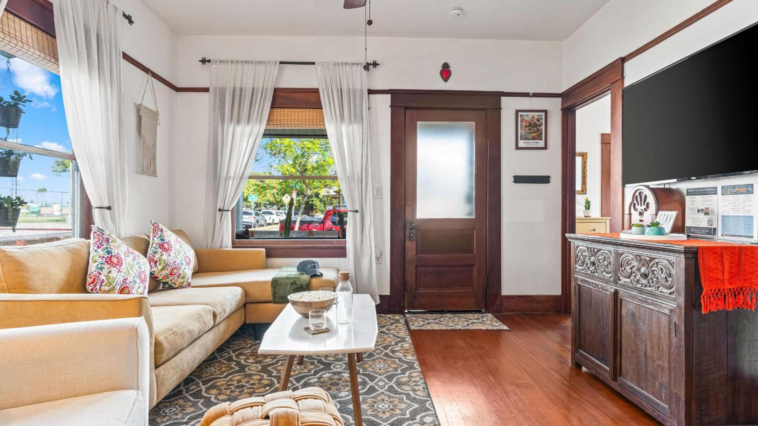 Classic San Diego Home w Outdoor Lounge Vintage Charm Casa Craftsman by Avantstay