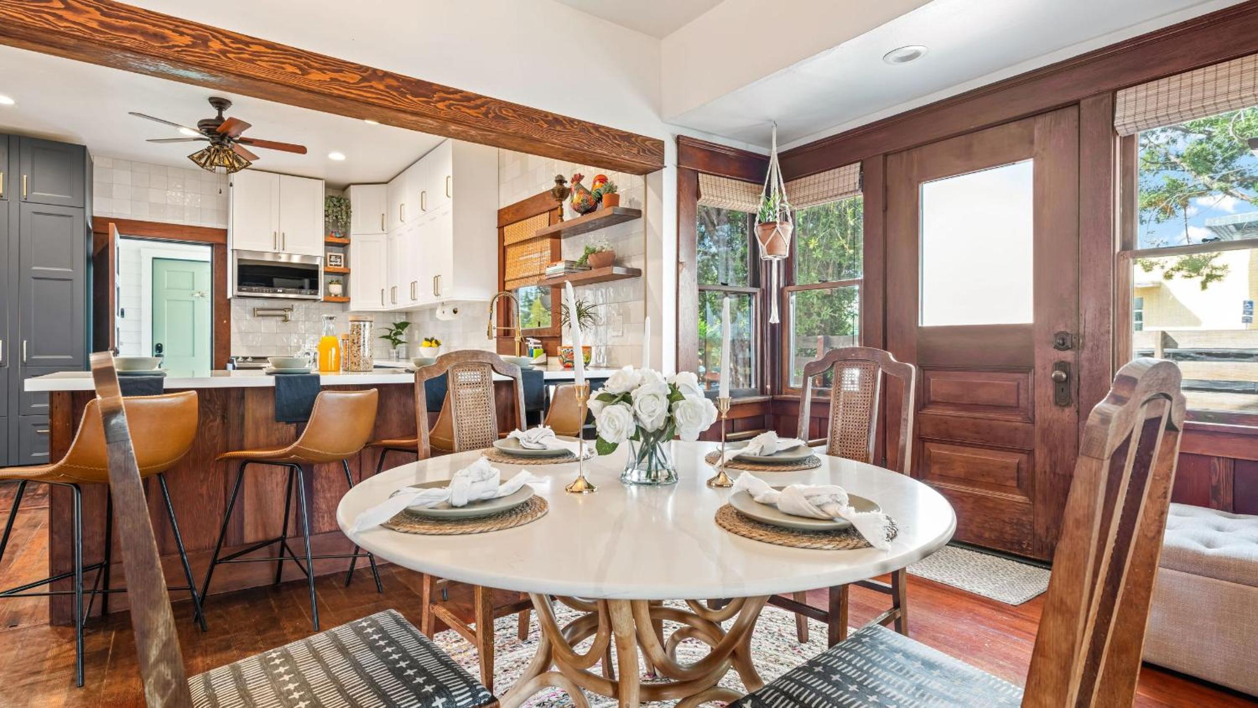 Classic San Diego Home w Outdoor Lounge Vintage Charm Casa Craftsman by Avantstay