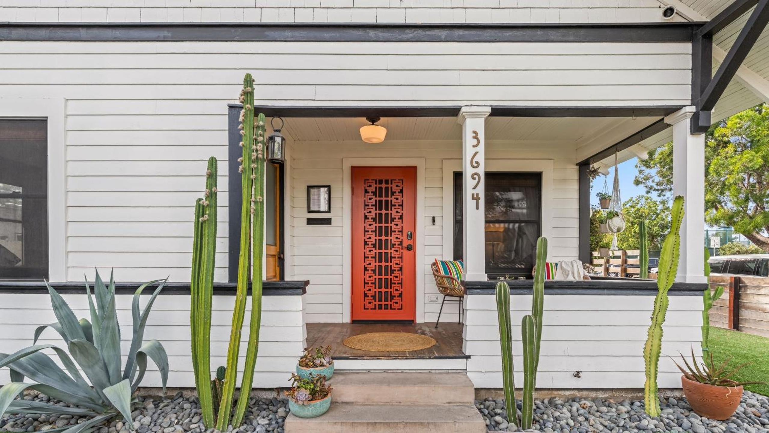 Classic San Diego Home w Outdoor Lounge Vintage Charm Casa Craftsman by Avantstay