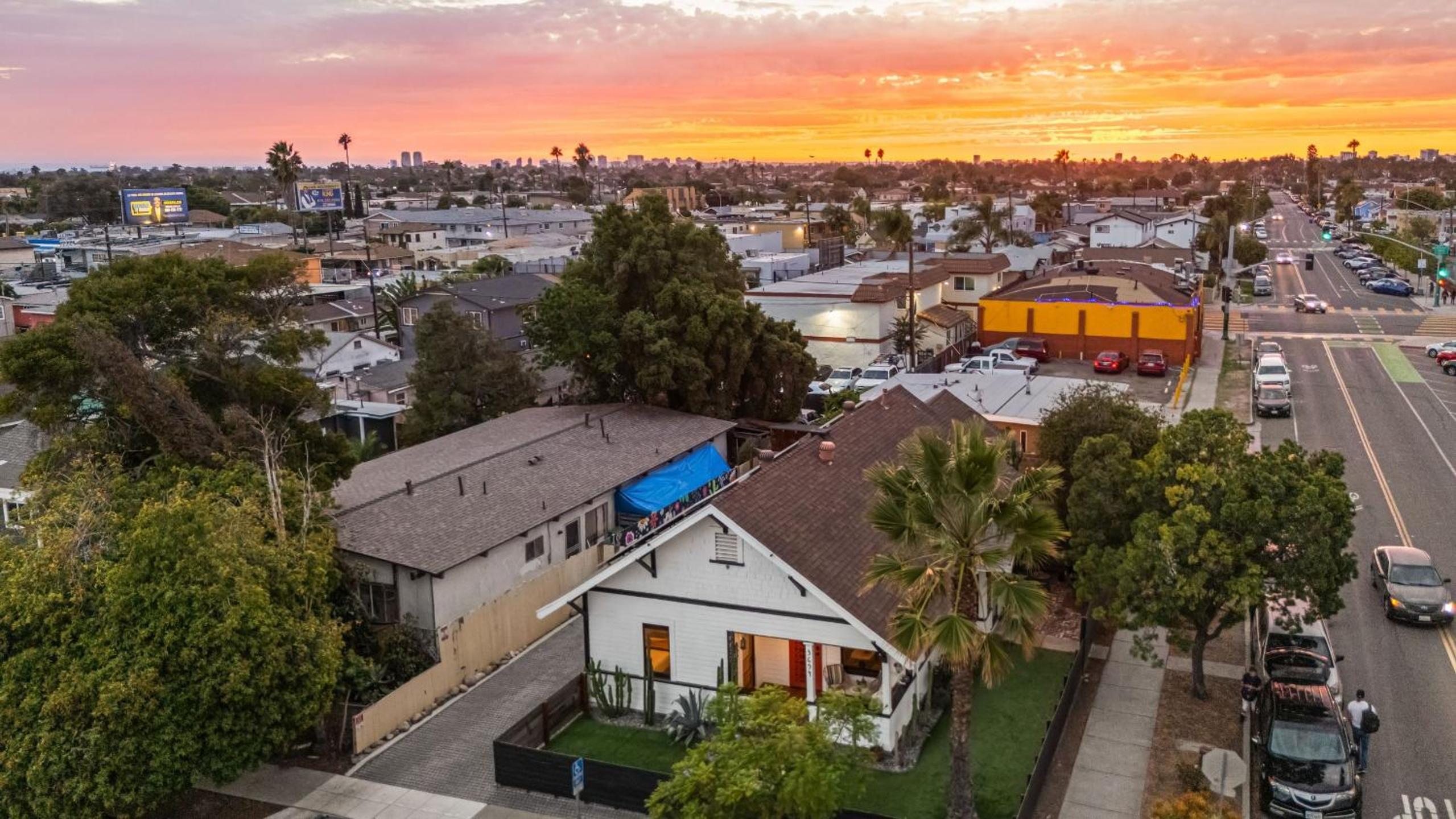 Classic San Diego Home w Outdoor Lounge Vintage Charm Casa Craftsman by Avantstay