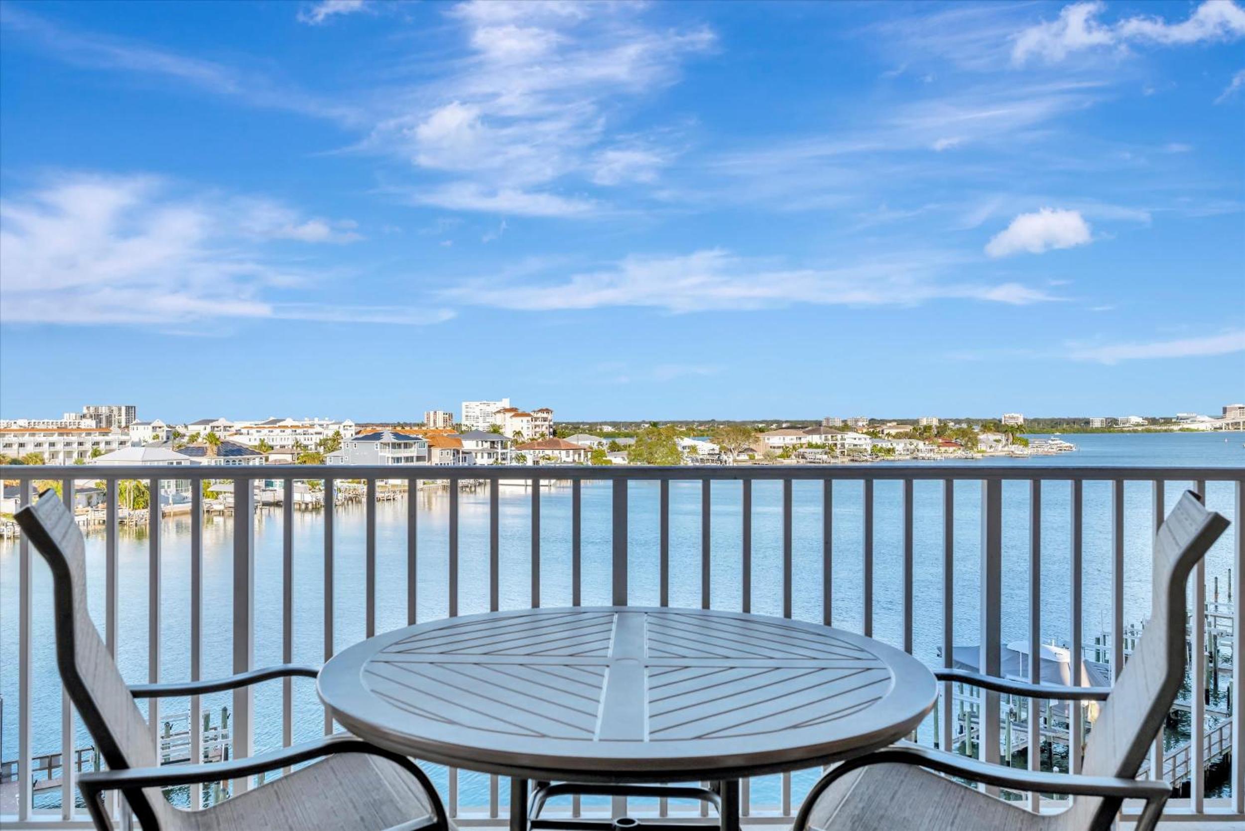 Waterfront 3B Balcony Hot Tub & Pool near Beach