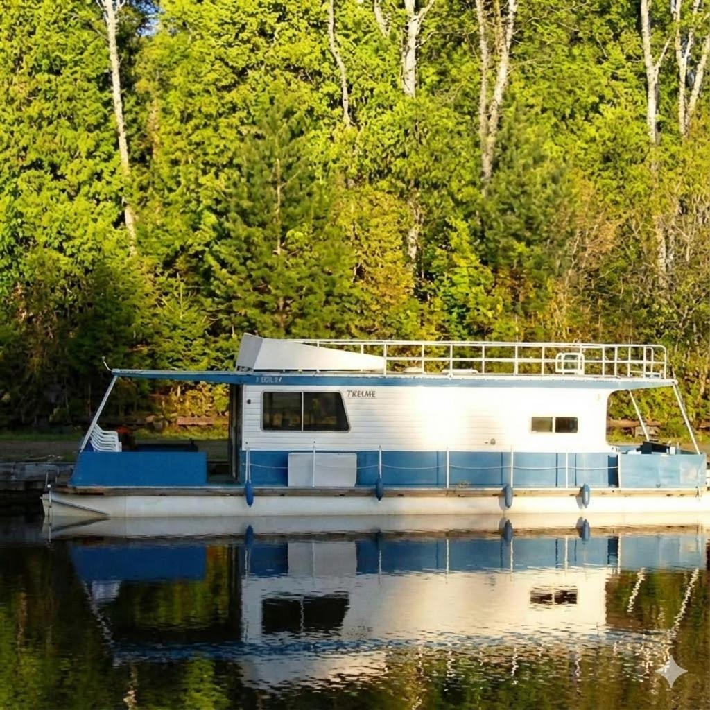 Timber Bay Lodge and Houseboats
