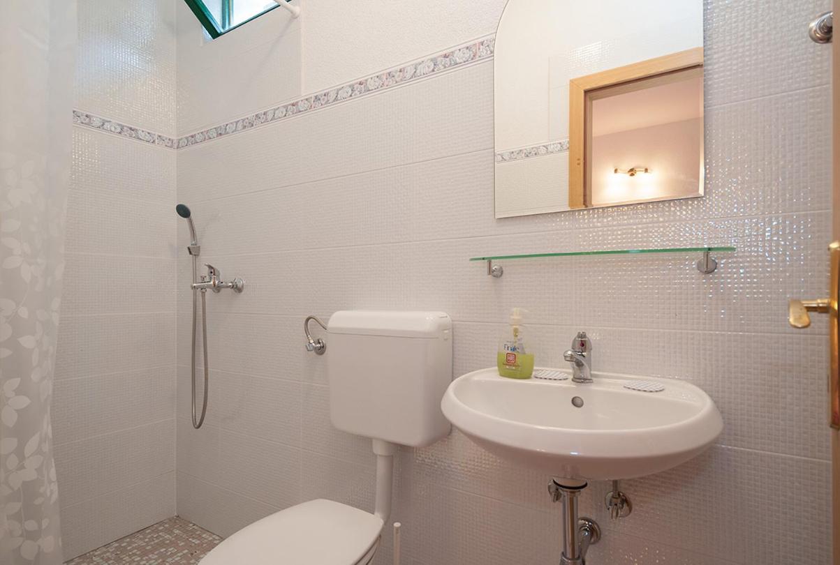 Apartments Krvavica view 4