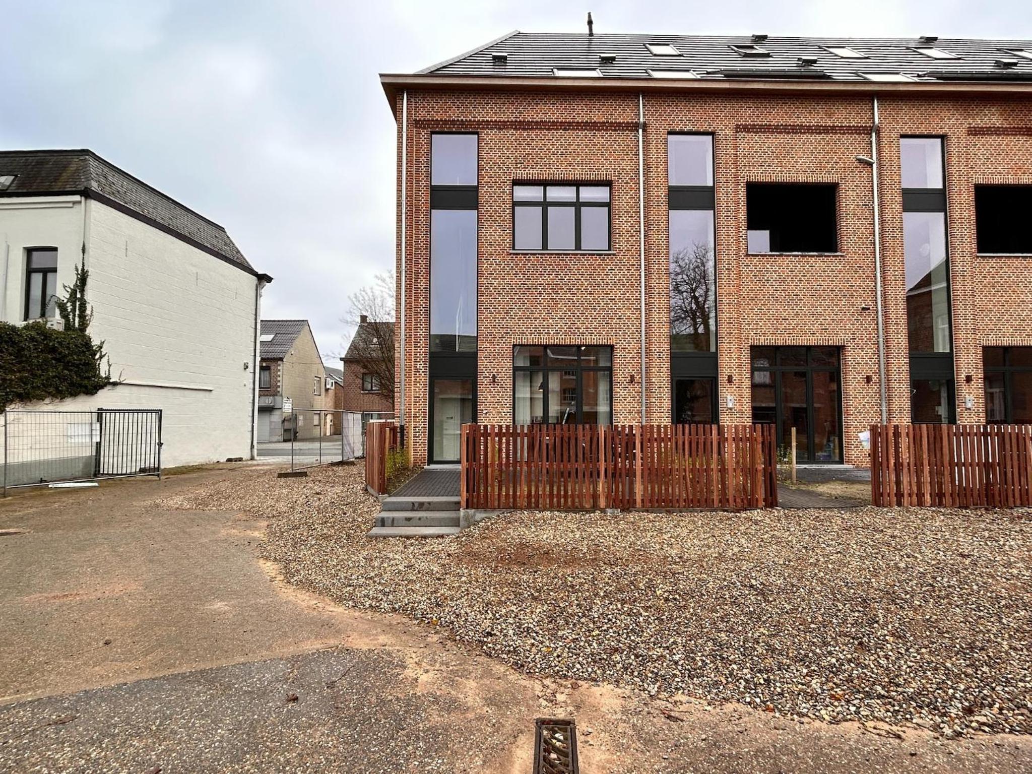 Spacious 3-Floor Holiday Home for 8 Guests