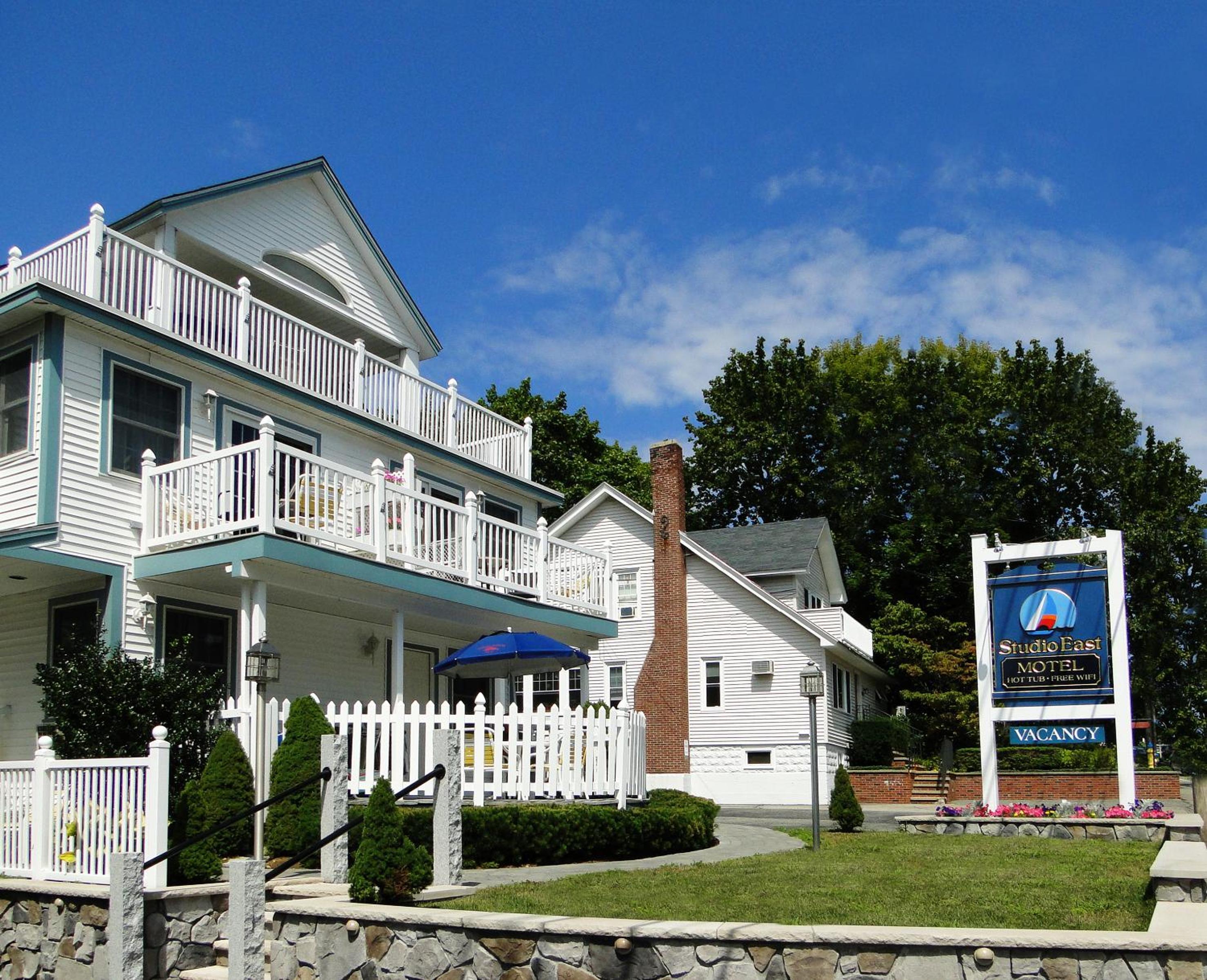 Studio East Motel