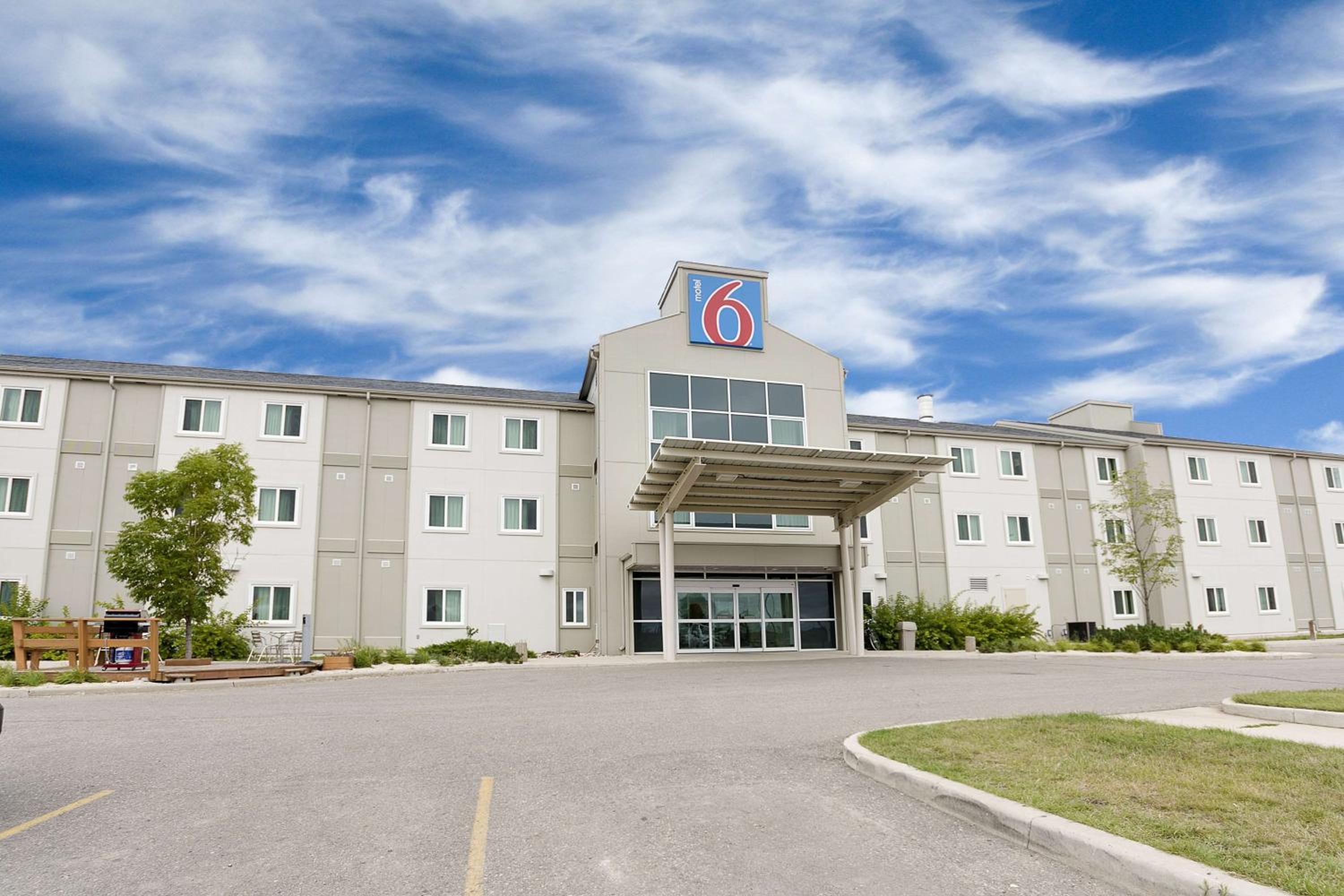 Brandon Vacations - Motel 6-Brandon, MB - Property Image 1