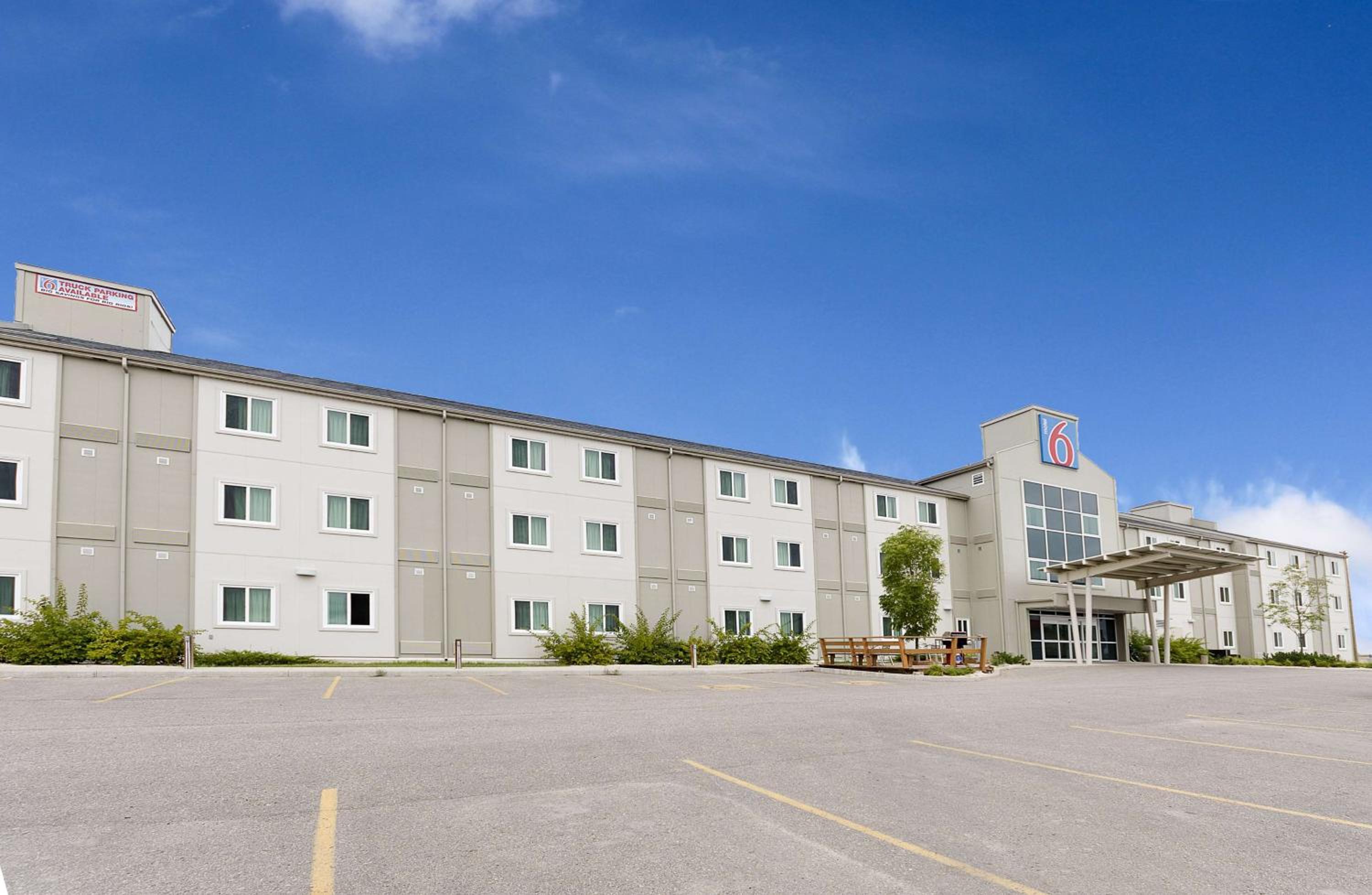 Brandon Vacations - Motel 6-Brandon, MB - Property Image 9
