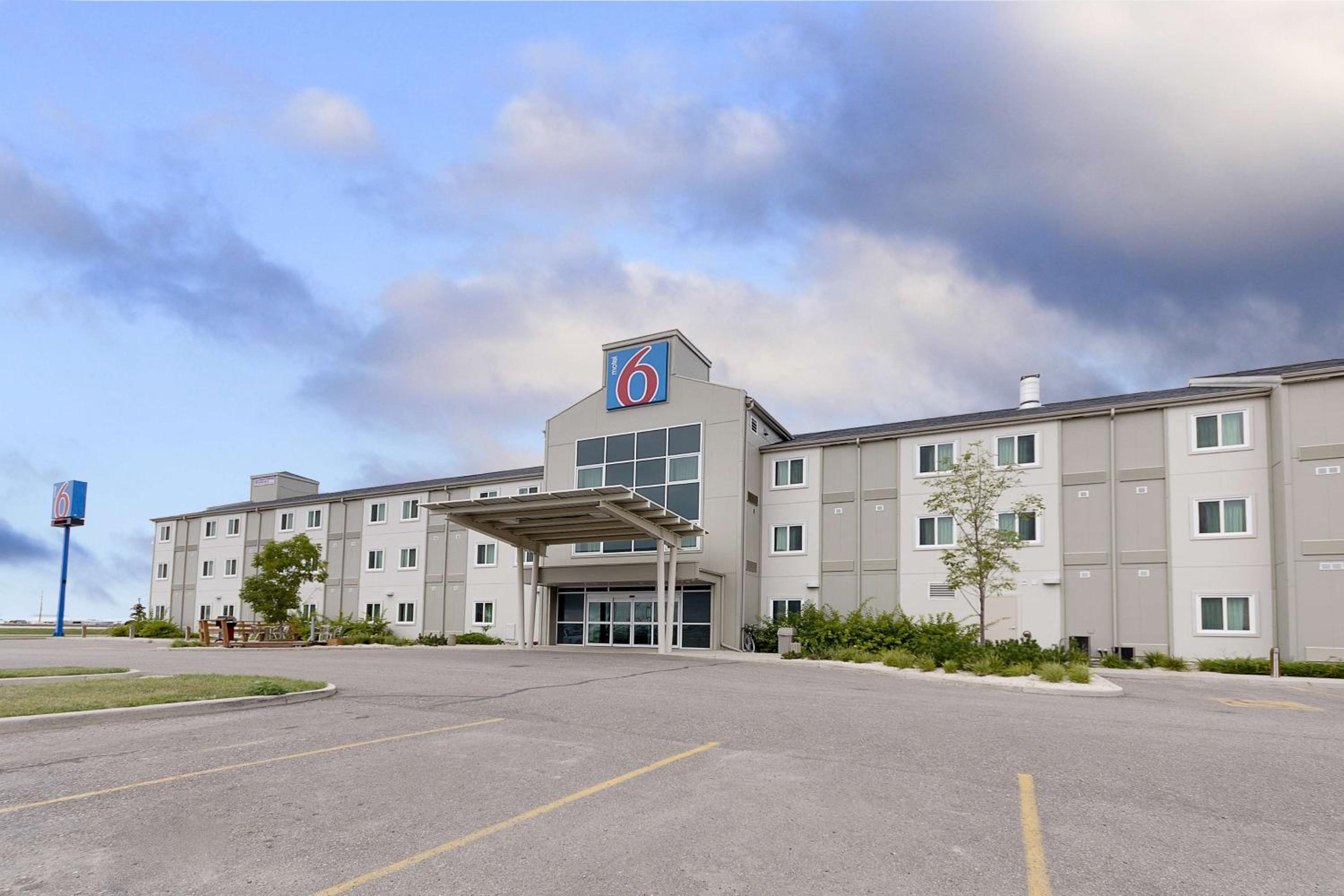 Brandon Vacations - Motel 6-Brandon, MB - Property Image 1
