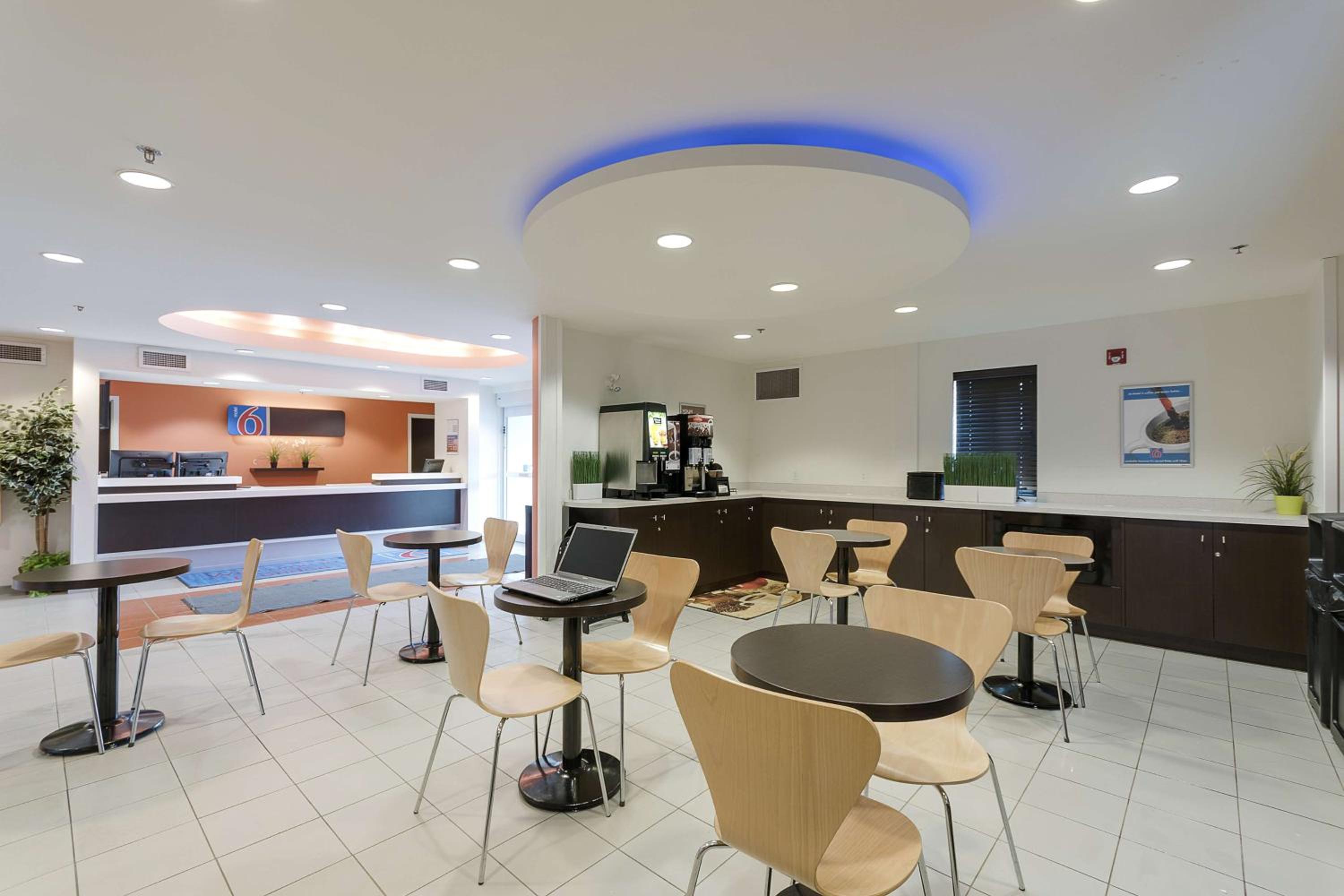 Brandon Vacations - Motel 6-Brandon, MB - Property Image 10