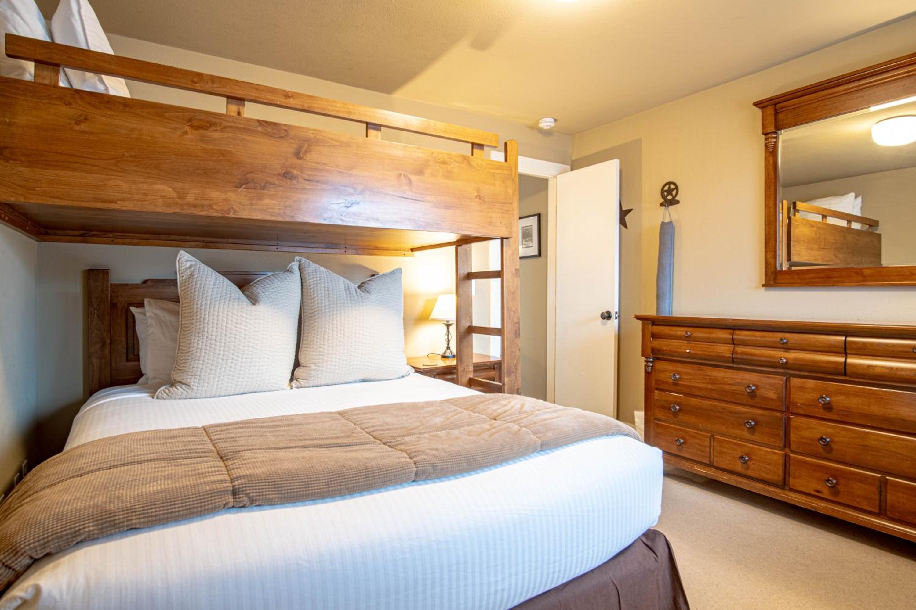 3BD Downtown Ketchum Ski Condo - Near Ski Lifts