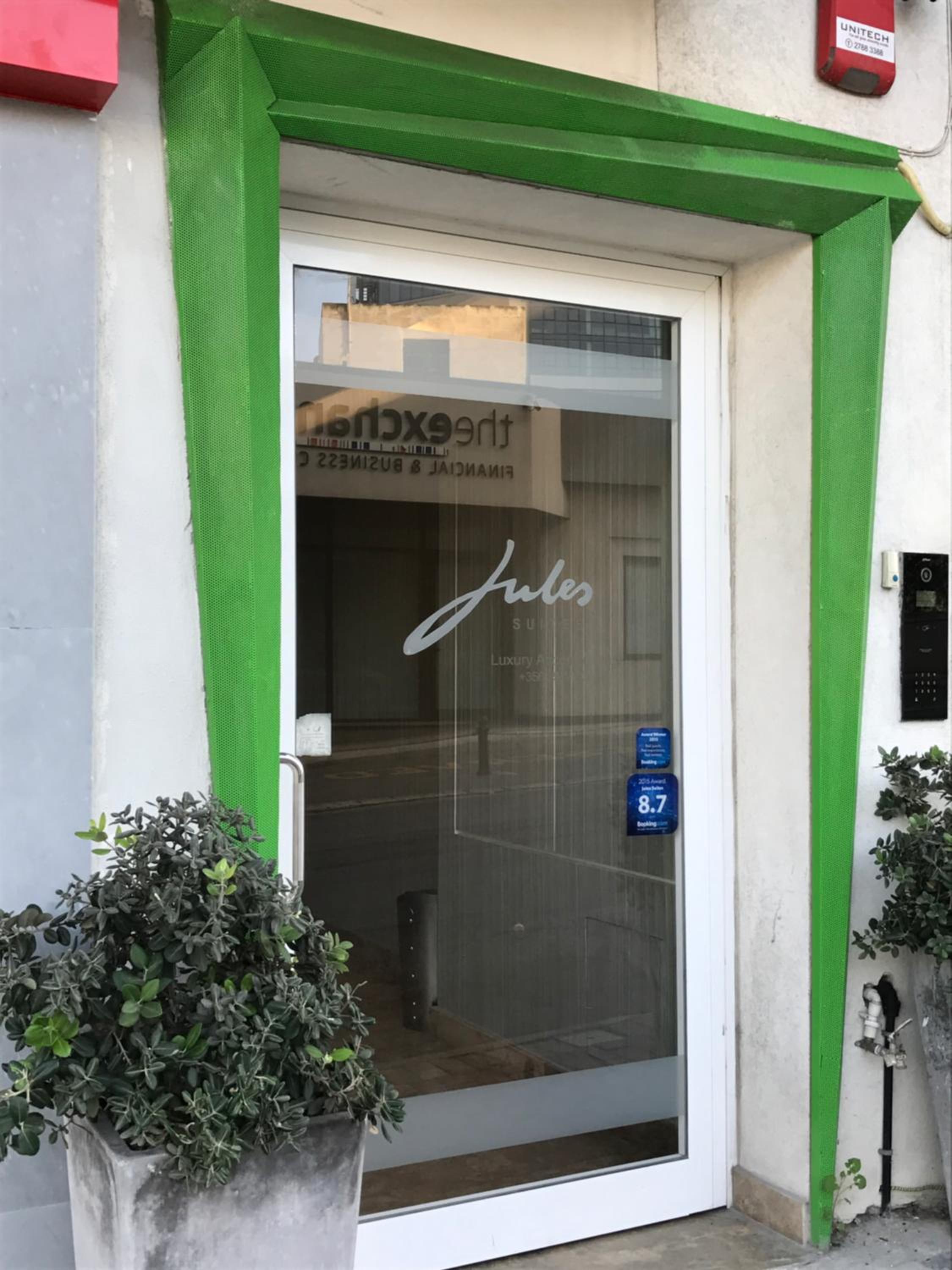 Jules Suites photo 2
