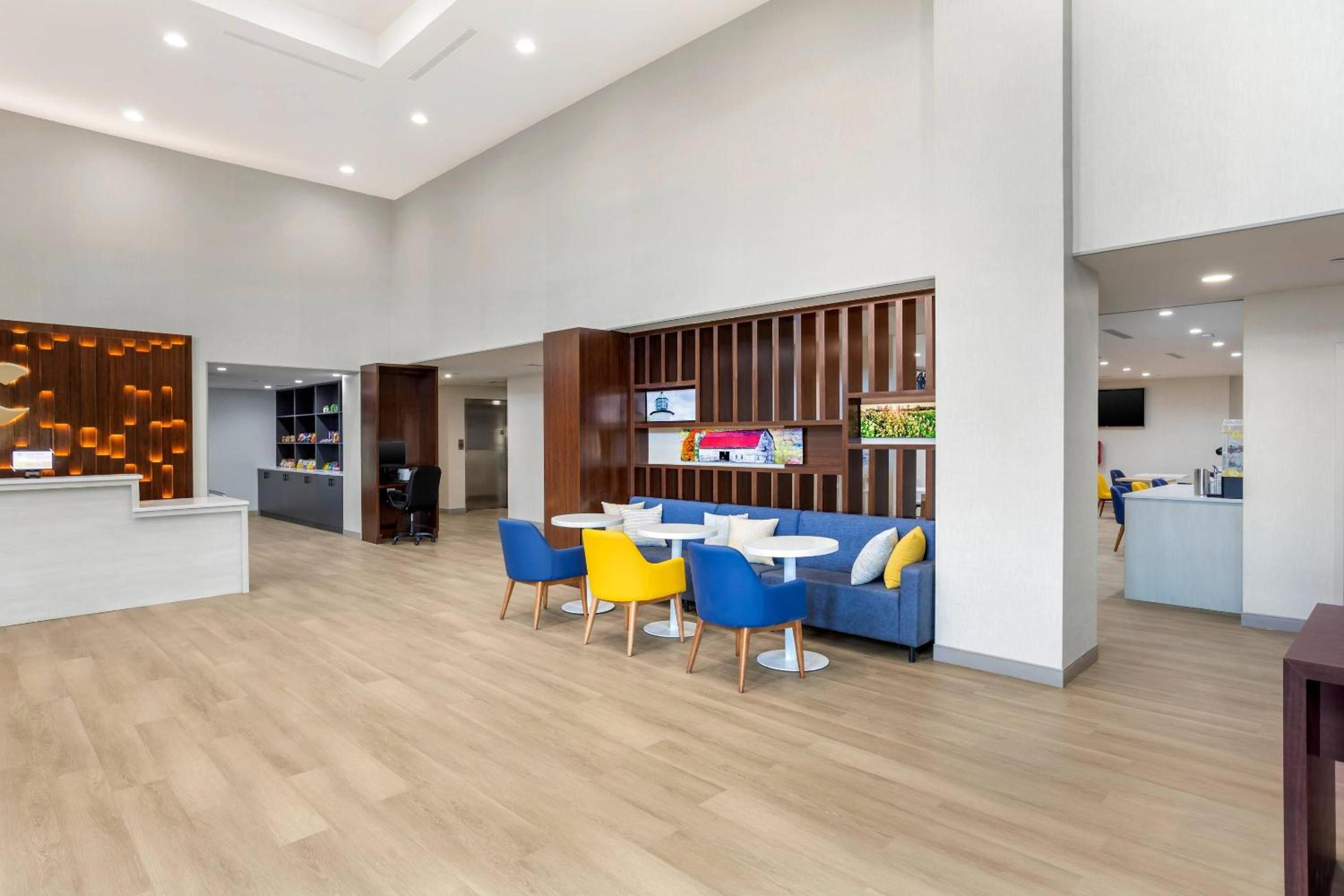 Comfort Suites Central Valley - Woodbury