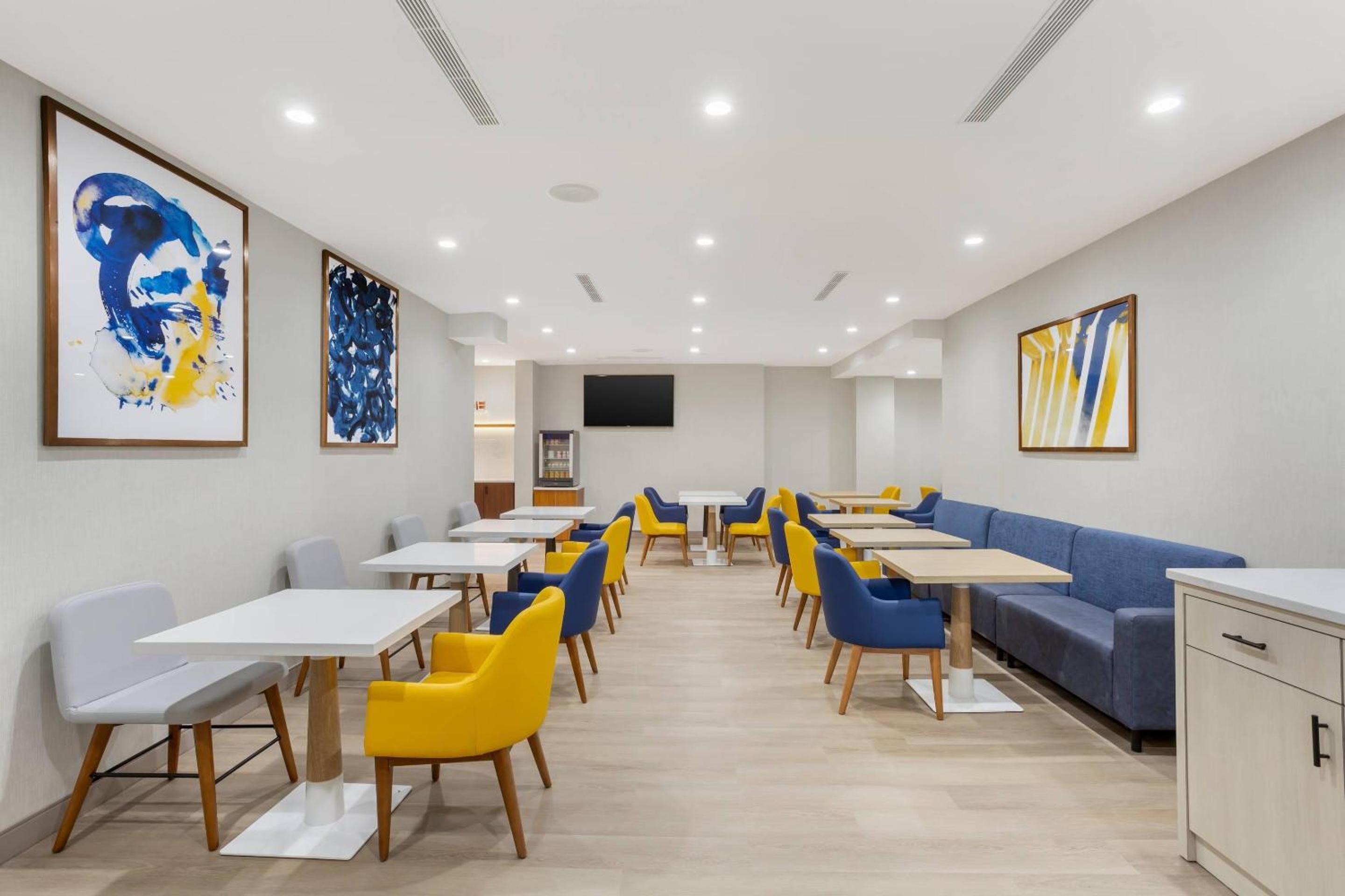 Comfort Suites Central Valley - Woodbury