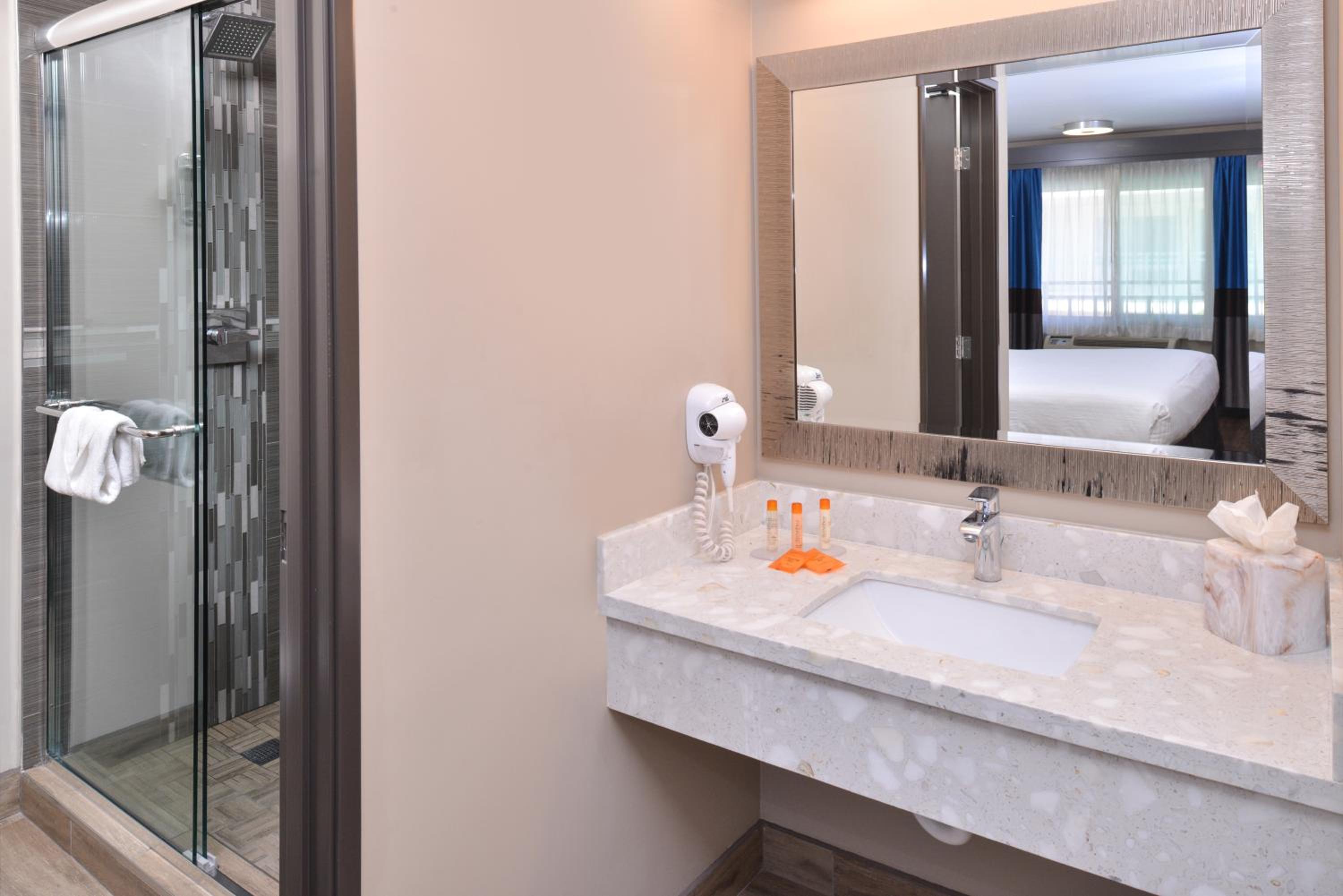 Tarzana Inn - Property Image 4