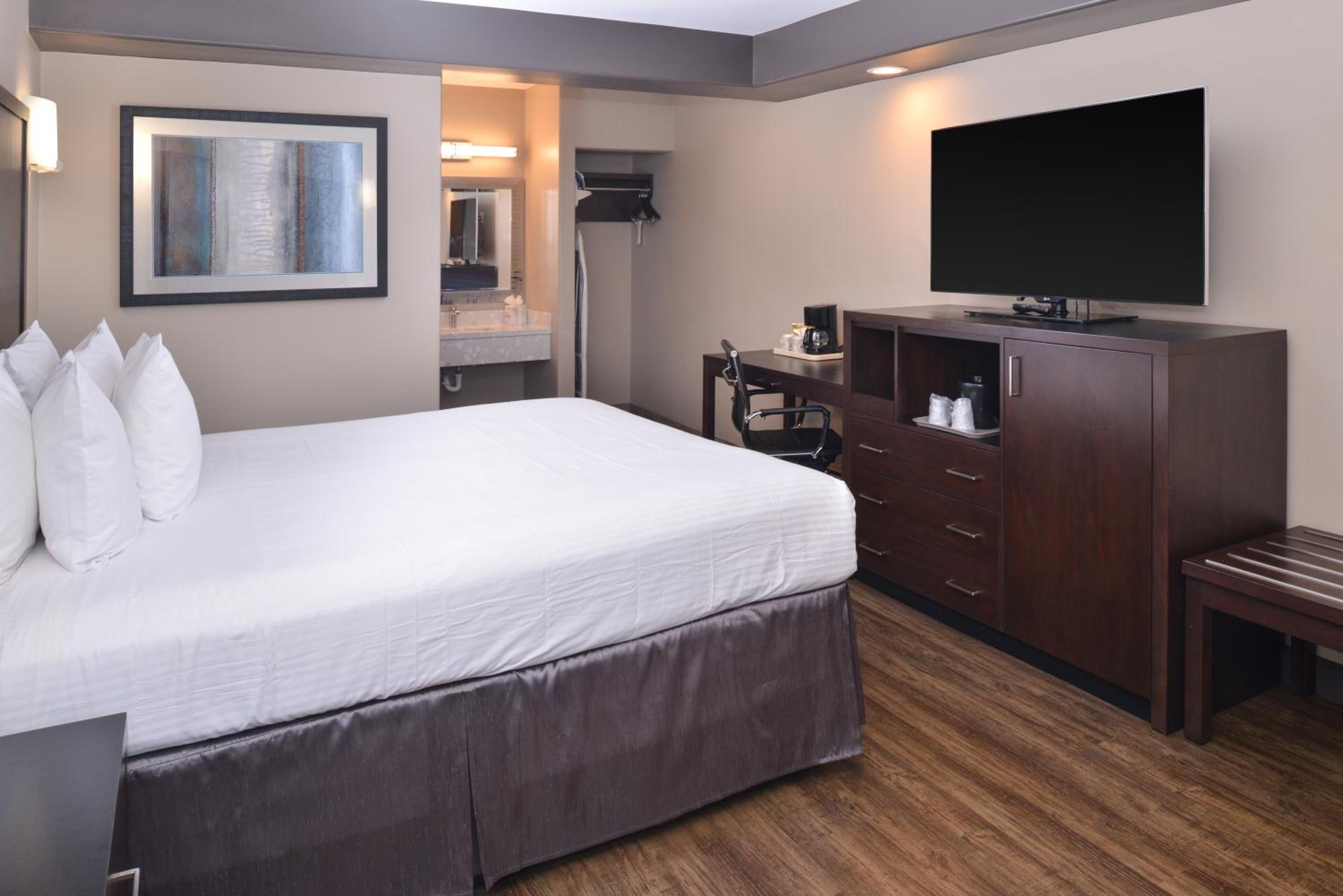 Tarzana Inn - Property Image 2