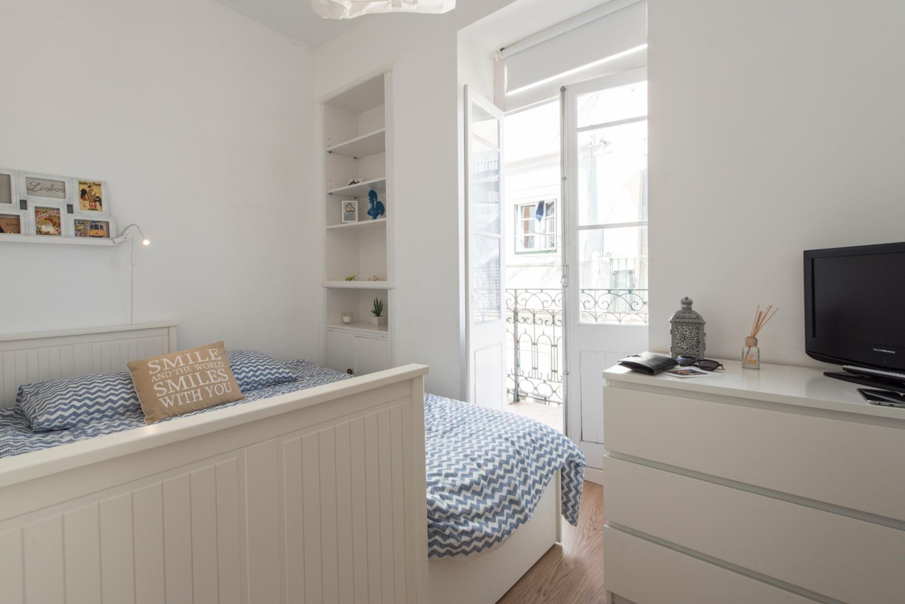 Lisbon Apartment Bairro Alto - Bica 3 view 4