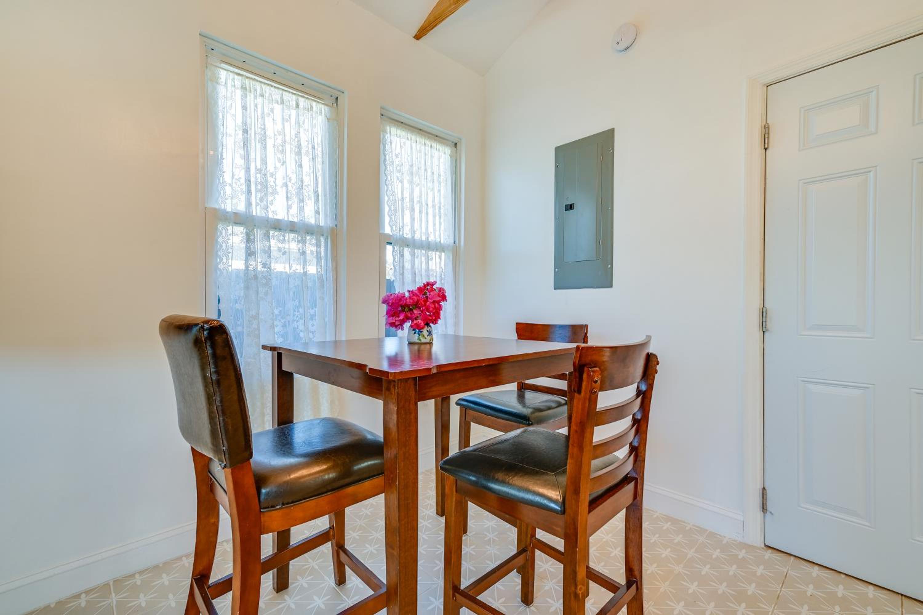 Vintage Home with Easy Downtown Tampa Access