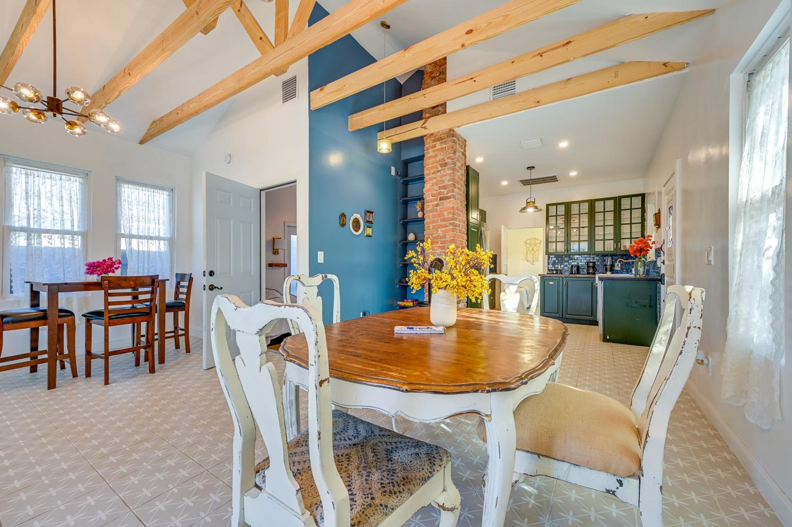 Vintage Home with Easy Downtown Tampa Access