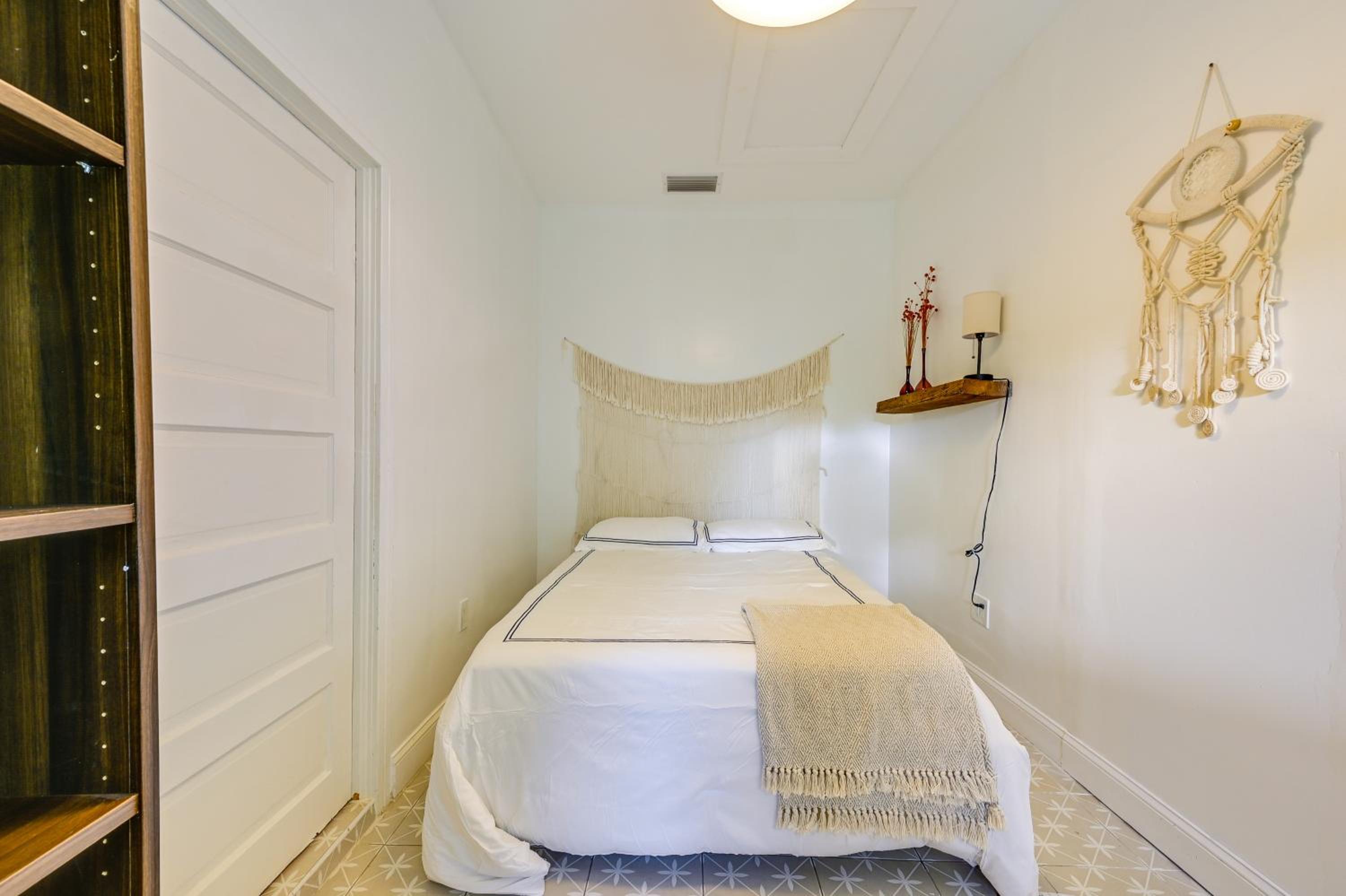 Vintage Home with Easy Downtown Tampa Access