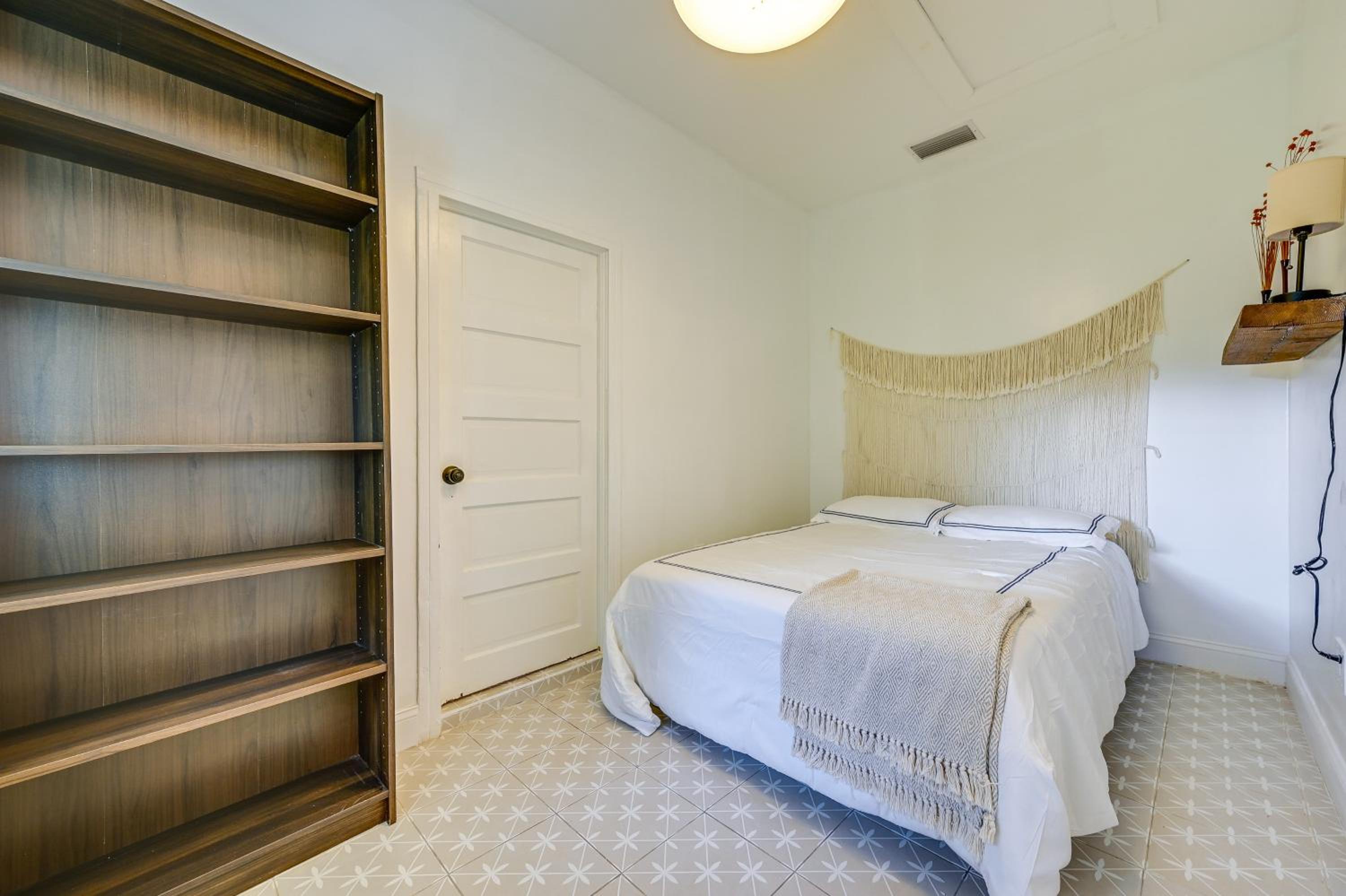 Vintage Home with Easy Downtown Tampa Access