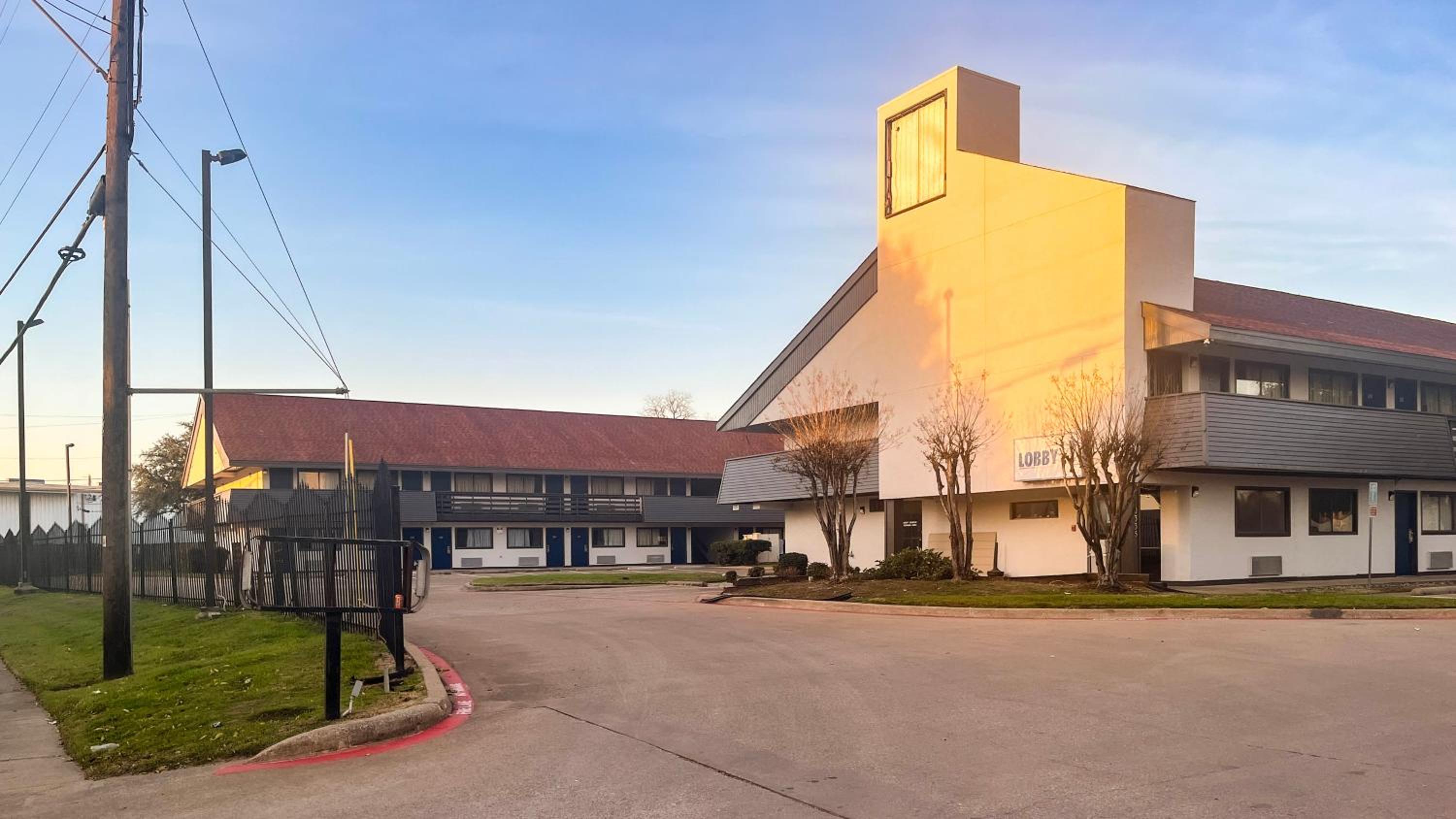 Studio 6 Suites Dallas TX - Loop 12 West