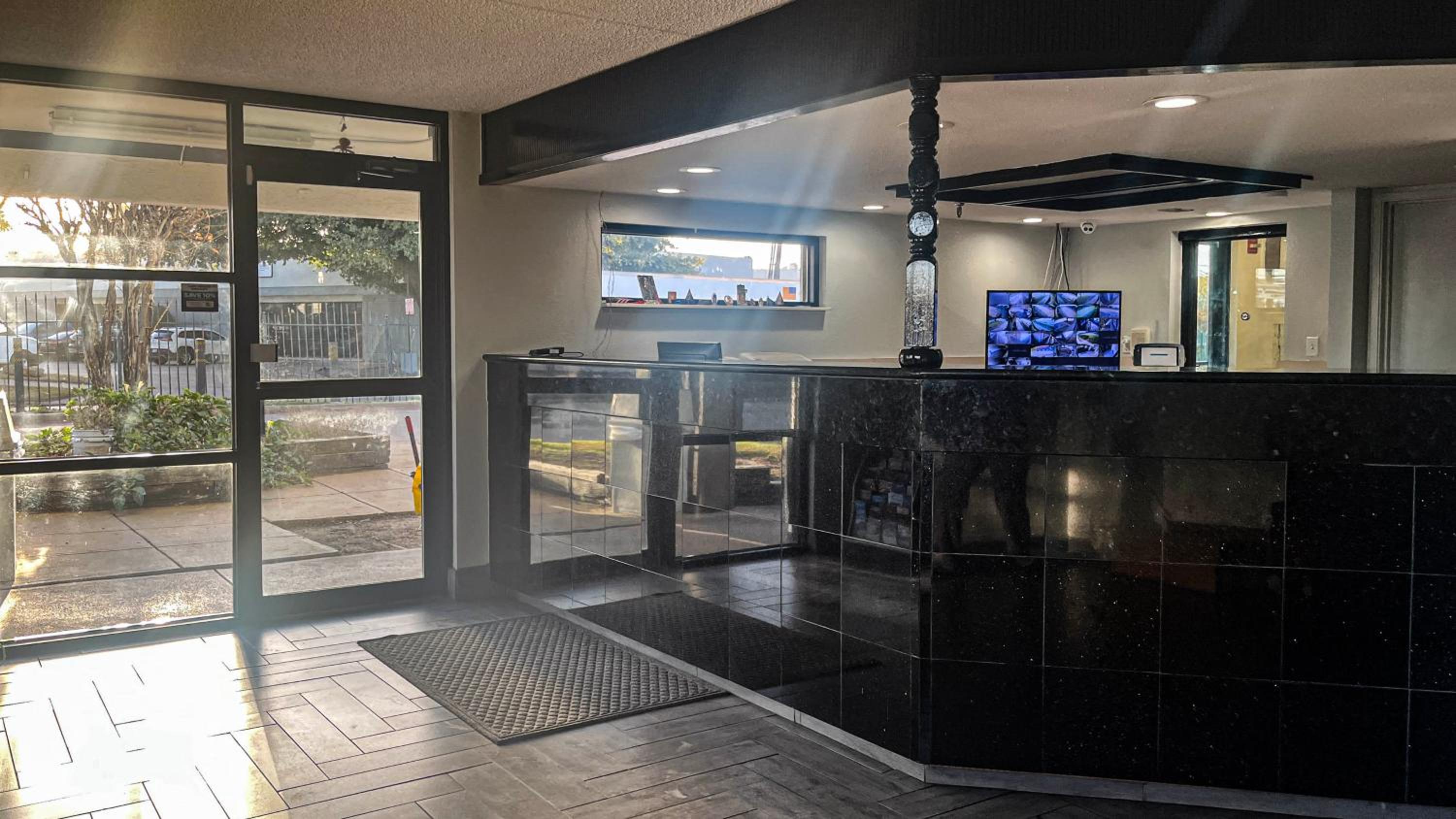 Studio 6 Suites Dallas TX - Loop 12 West