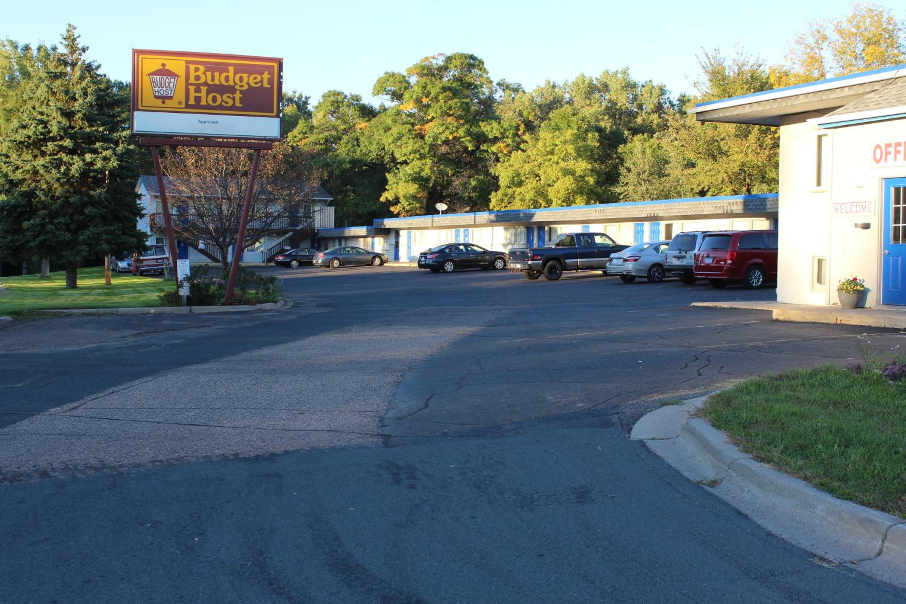 Budget Host Inn Fridley - Property Image 14
