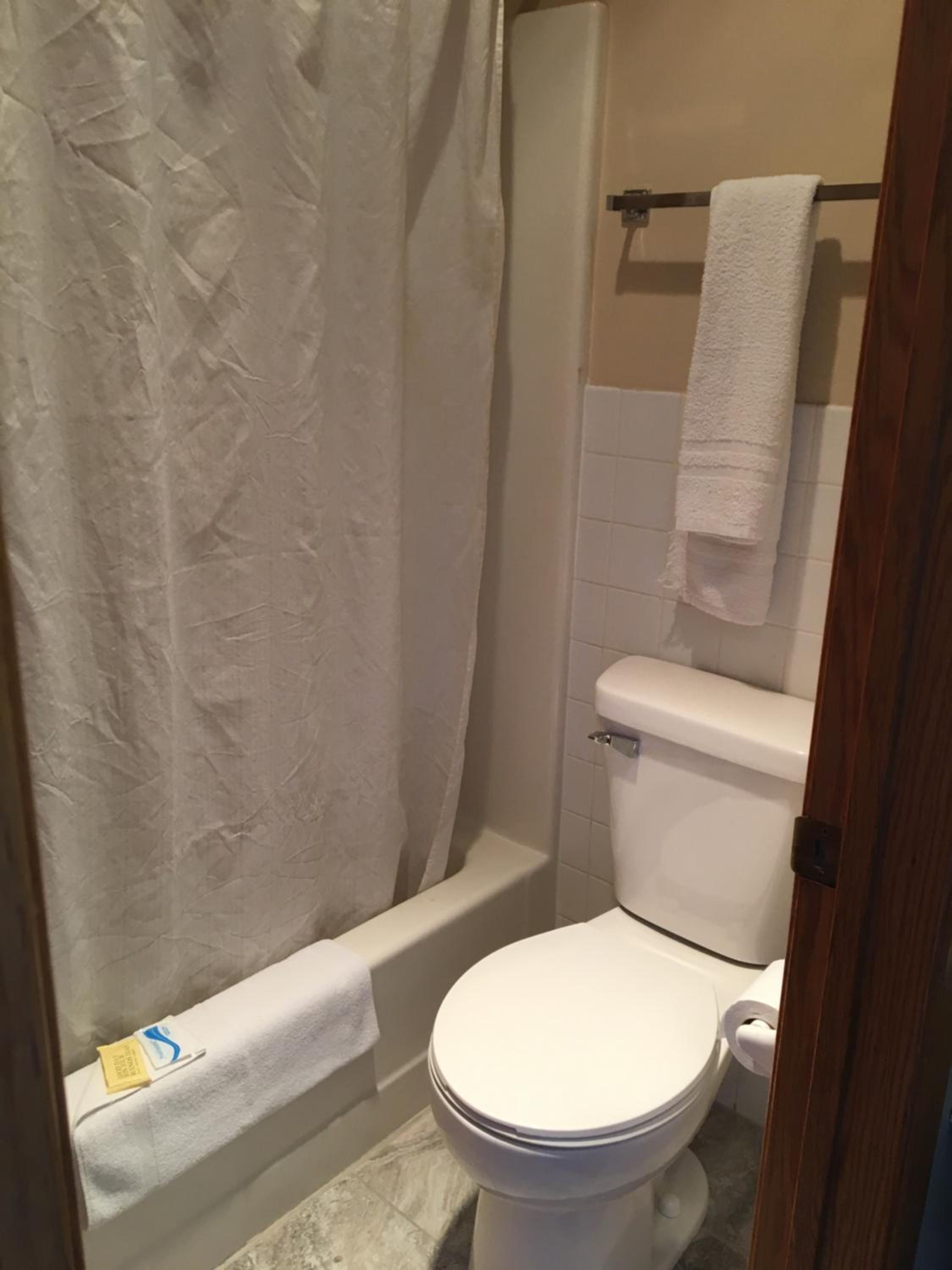 Budget Host Inn Fridley - Property Image 9