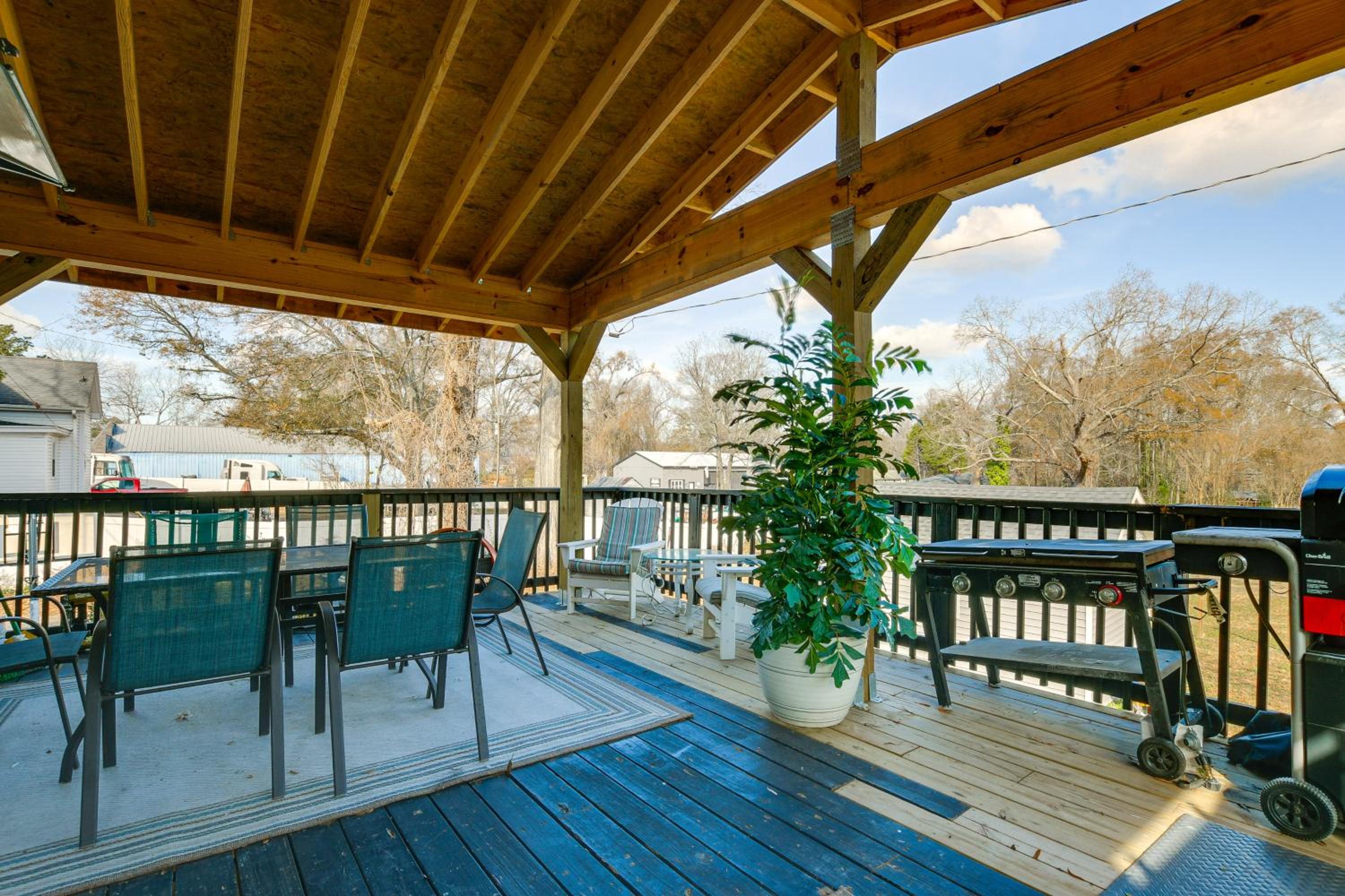 Huge Group Retreat Near Woodruff BMW and Greenville!