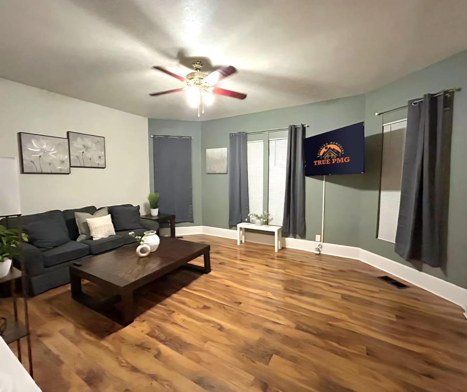 Downtown 1BR Stay Walk to Cafes & Parks