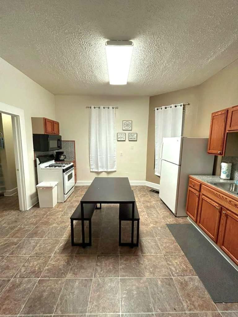 Downtown 1BR Stay Walk to Cafes & Parks