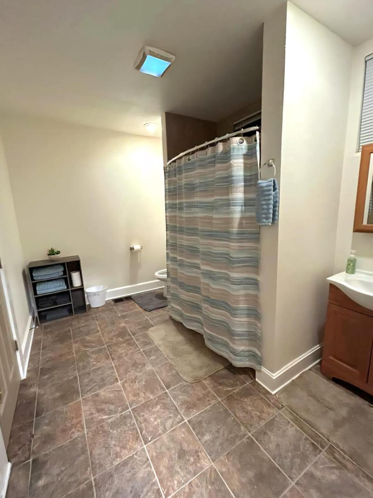 Downtown 1BR Stay Walk to Cafes & Parks