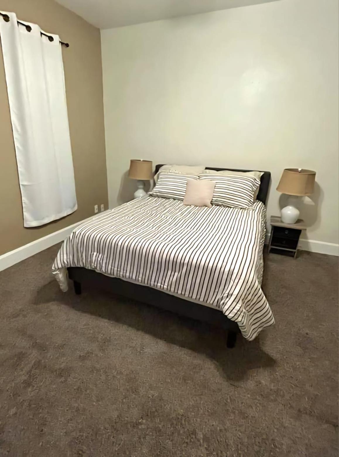 Downtown 1BR Stay Walk to Cafes & Parks