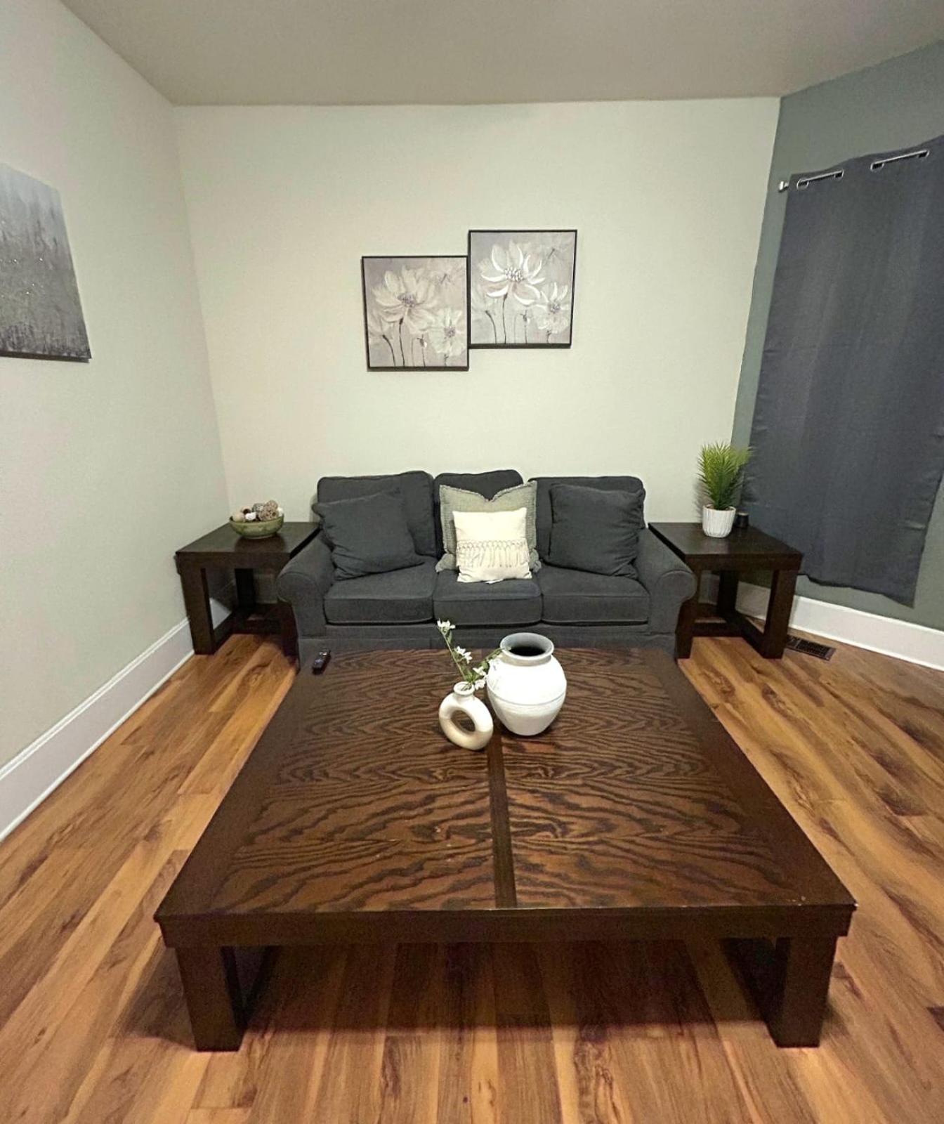 Downtown 1BR Stay Walk to Cafes & Parks