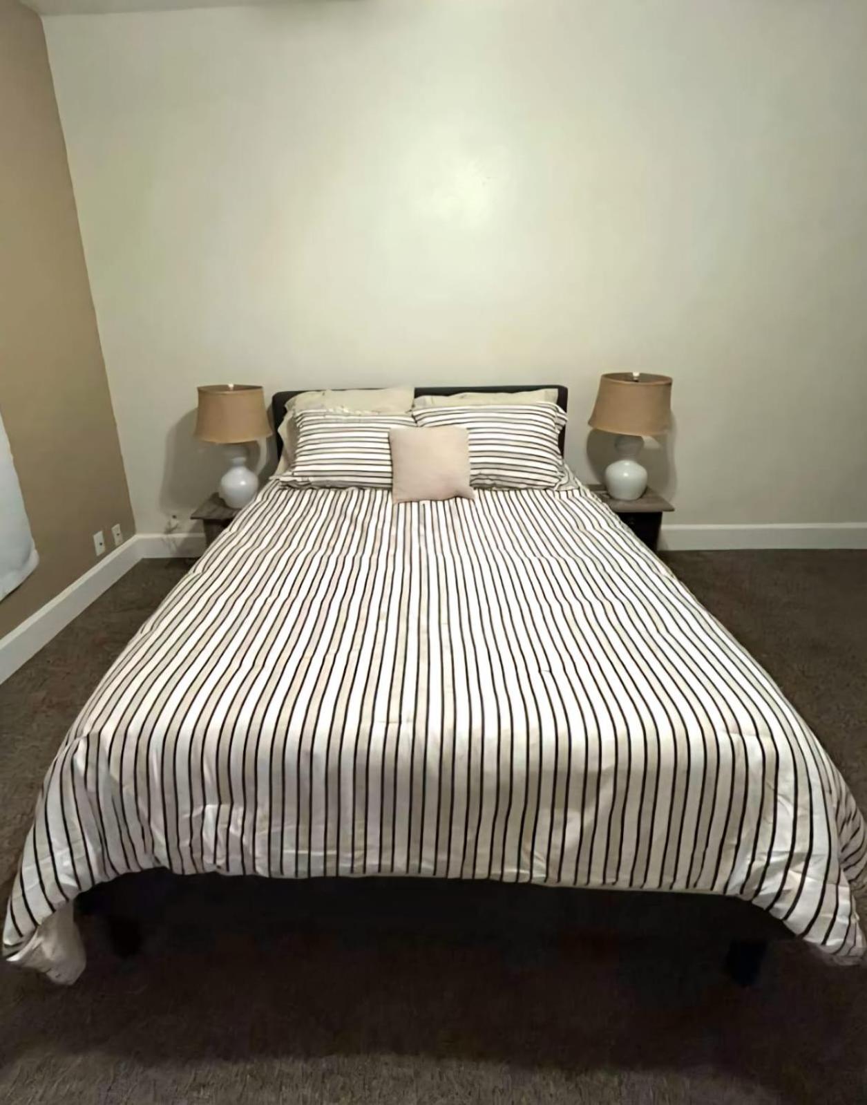 Downtown 1BR Stay Walk to Cafes & Parks