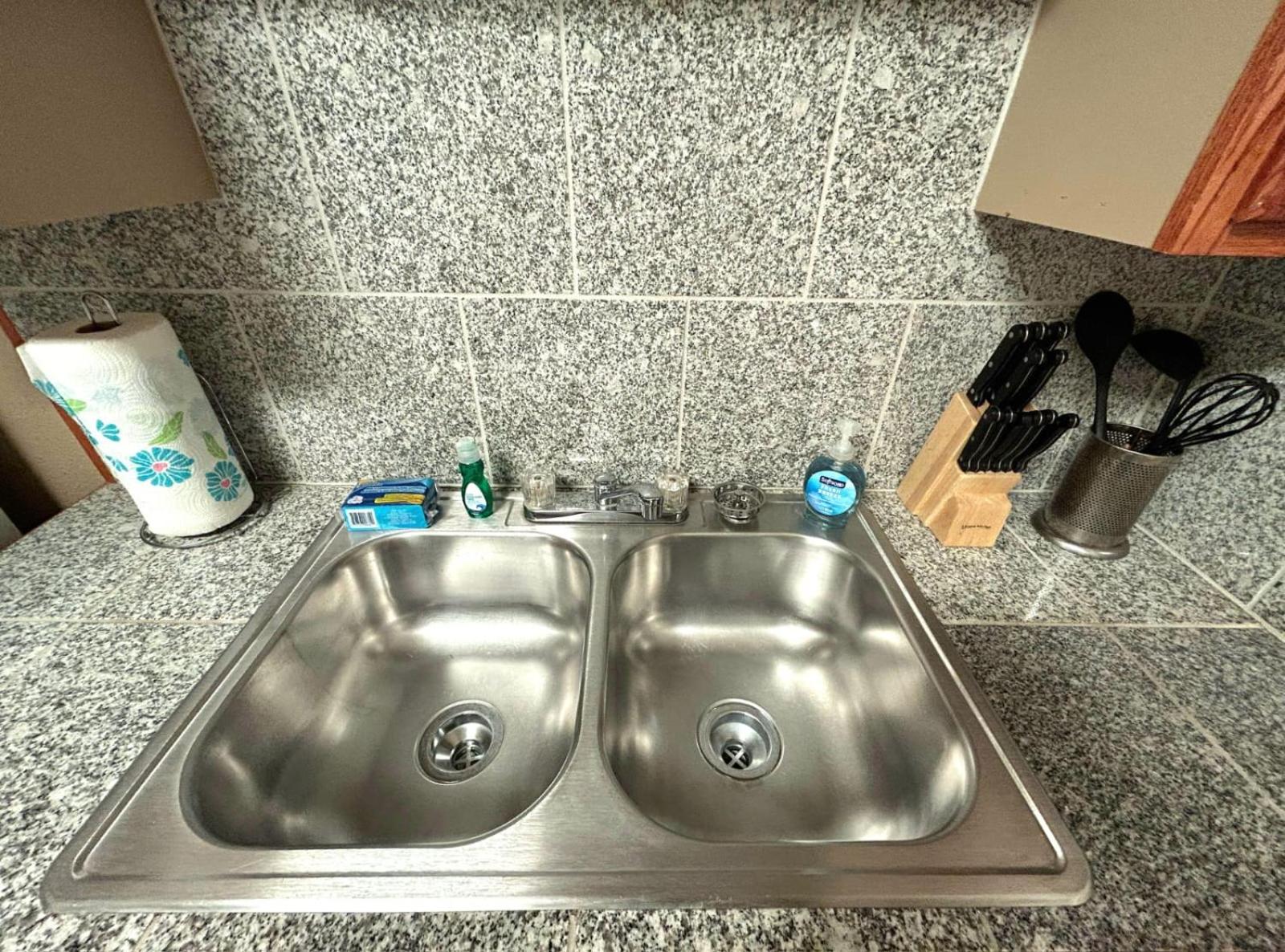 Downtown 1BR Stay Walk to Cafes & Parks